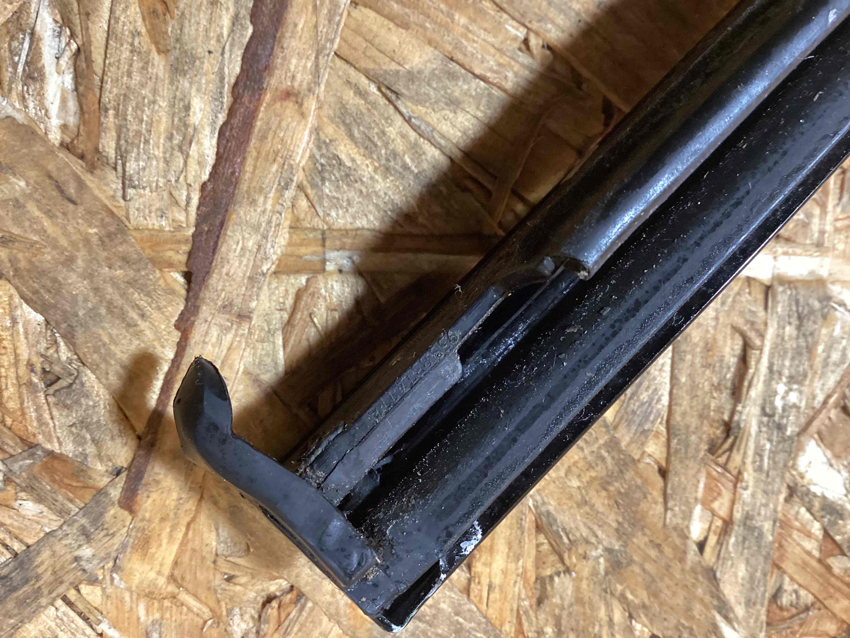 Молдинг двери передней левой Porsche Macan 160126-120