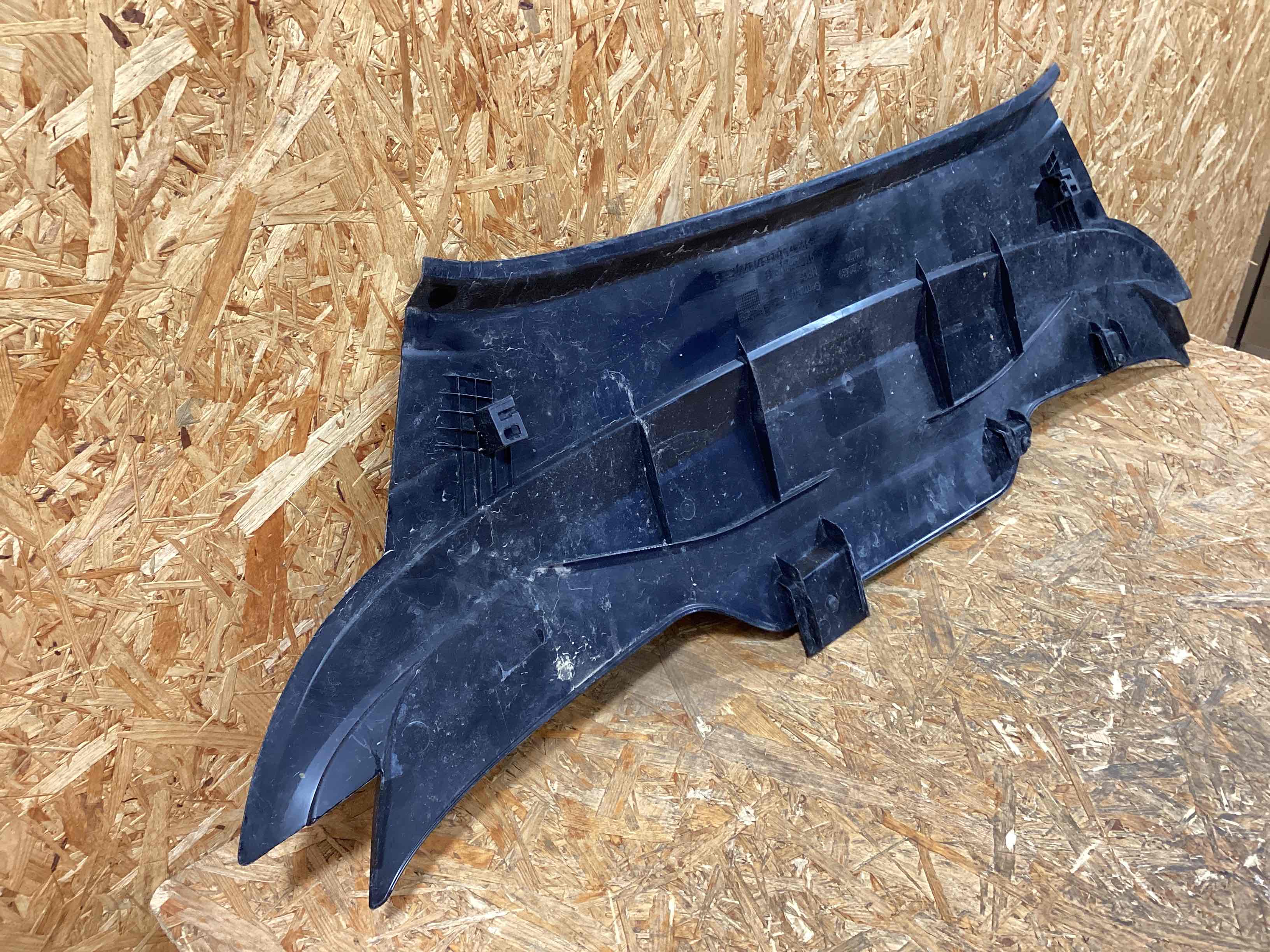 Пластик моторного отсека Porsche Taycan 160226-101