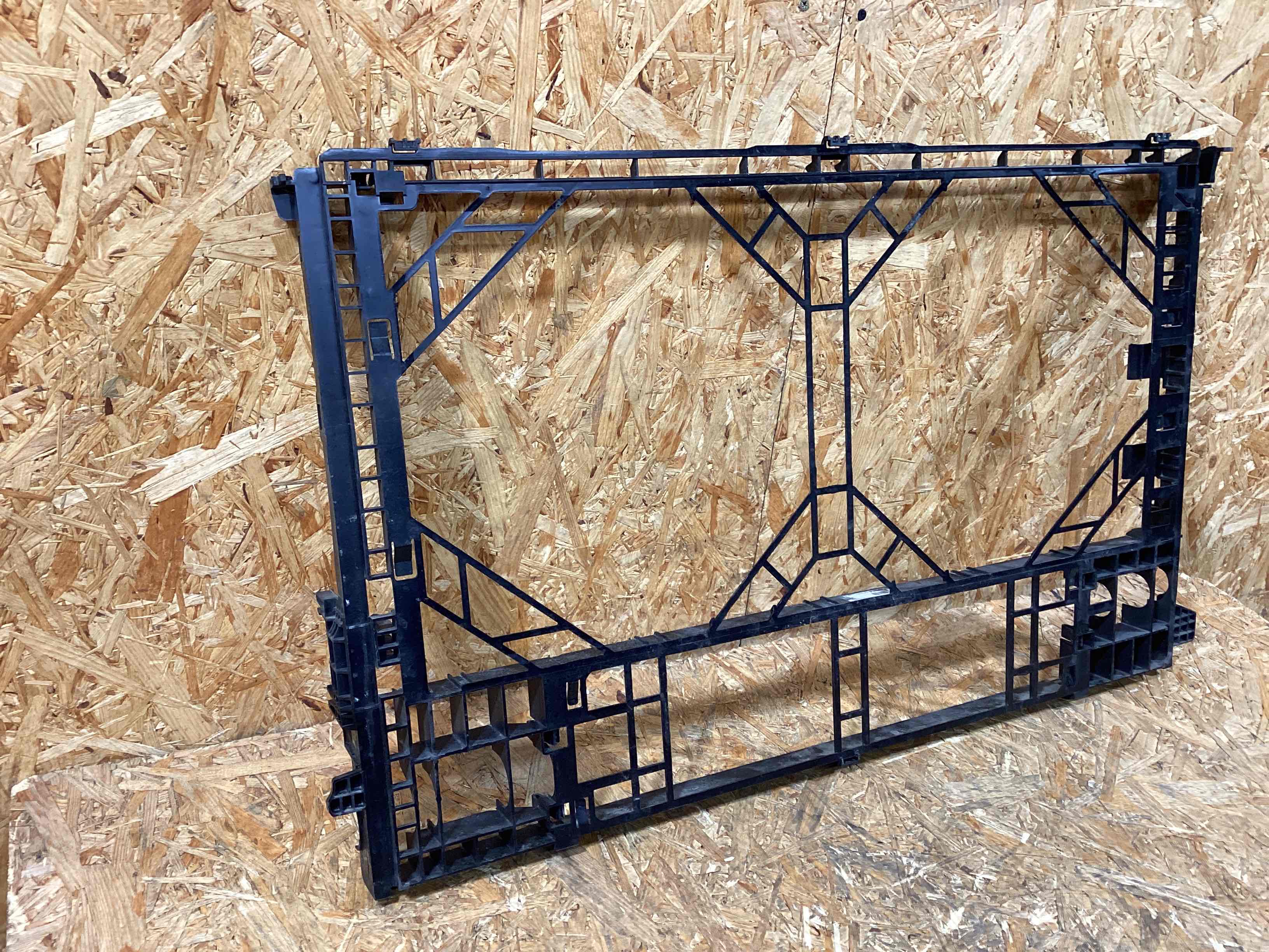 Опора радиатора, крепление/кронштейн, уплотнитель радиатора Porsche Panamera 160226-112