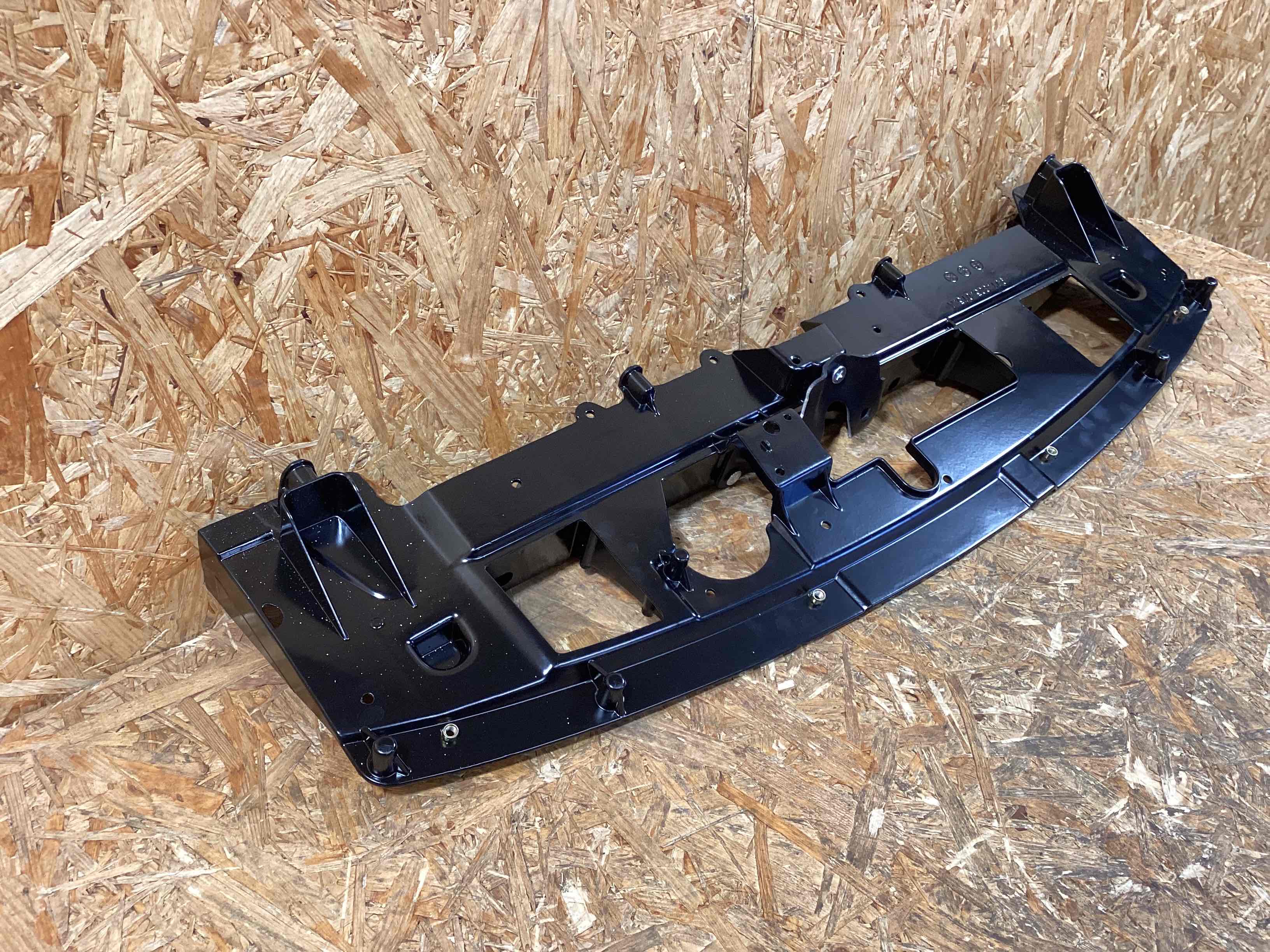 Передняя панель крепления облицовки (телевизор) Porsche Taycan 160326-118