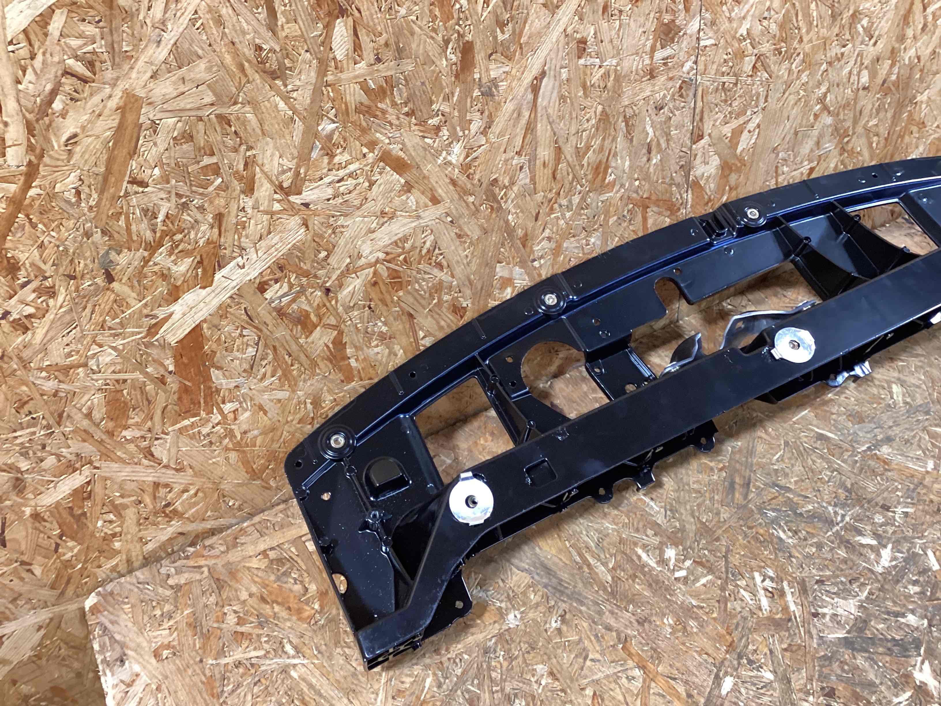 Передняя панель крепления облицовки (телевизор) Porsche Taycan 160326-118