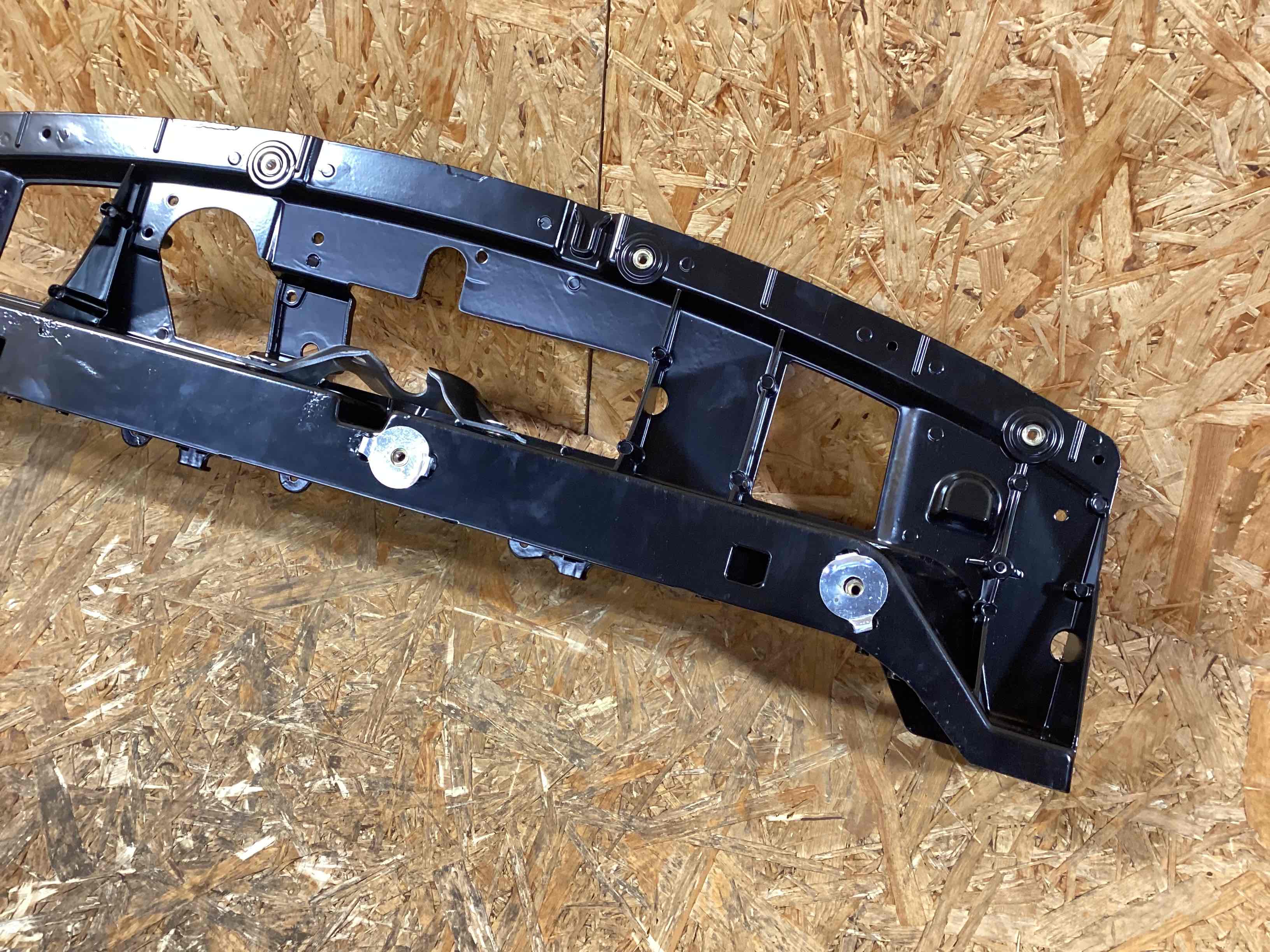 Передняя панель крепления облицовки (телевизор) Porsche Taycan 160326-119