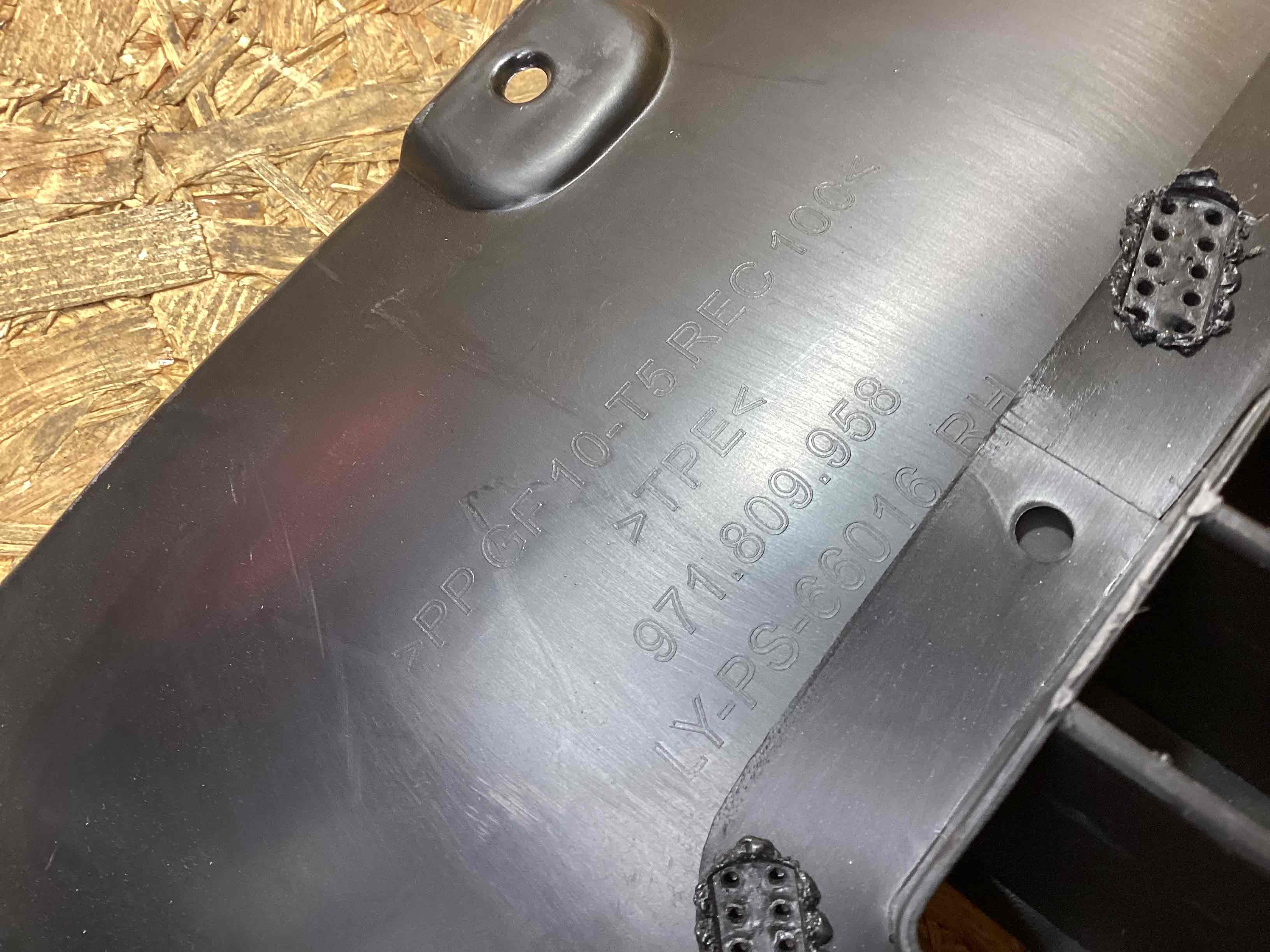 Защита арок передняя правая (подкрылок) Porsche Panamera 160326-126