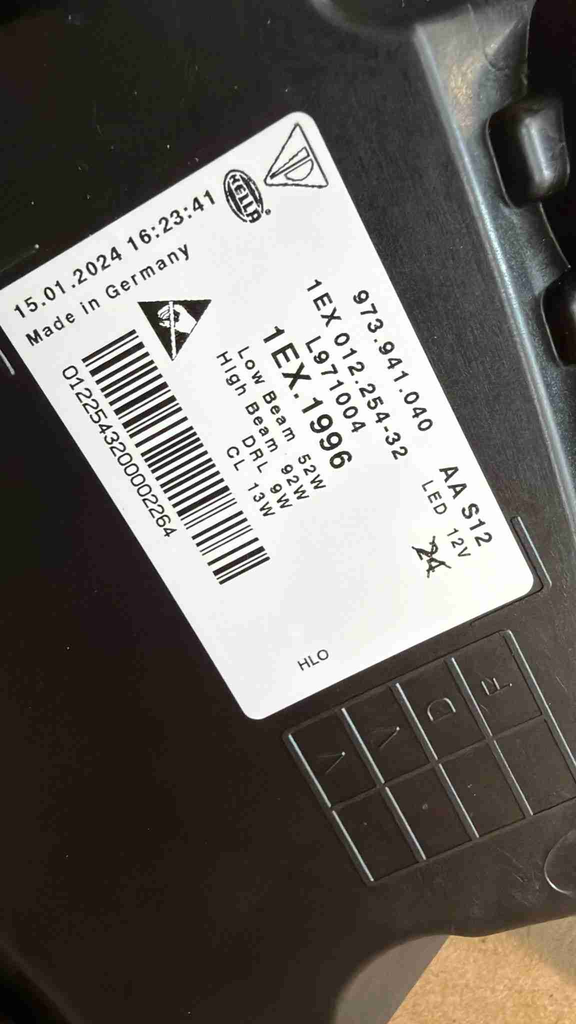 Фара правая Porsche Panamera 160426-101