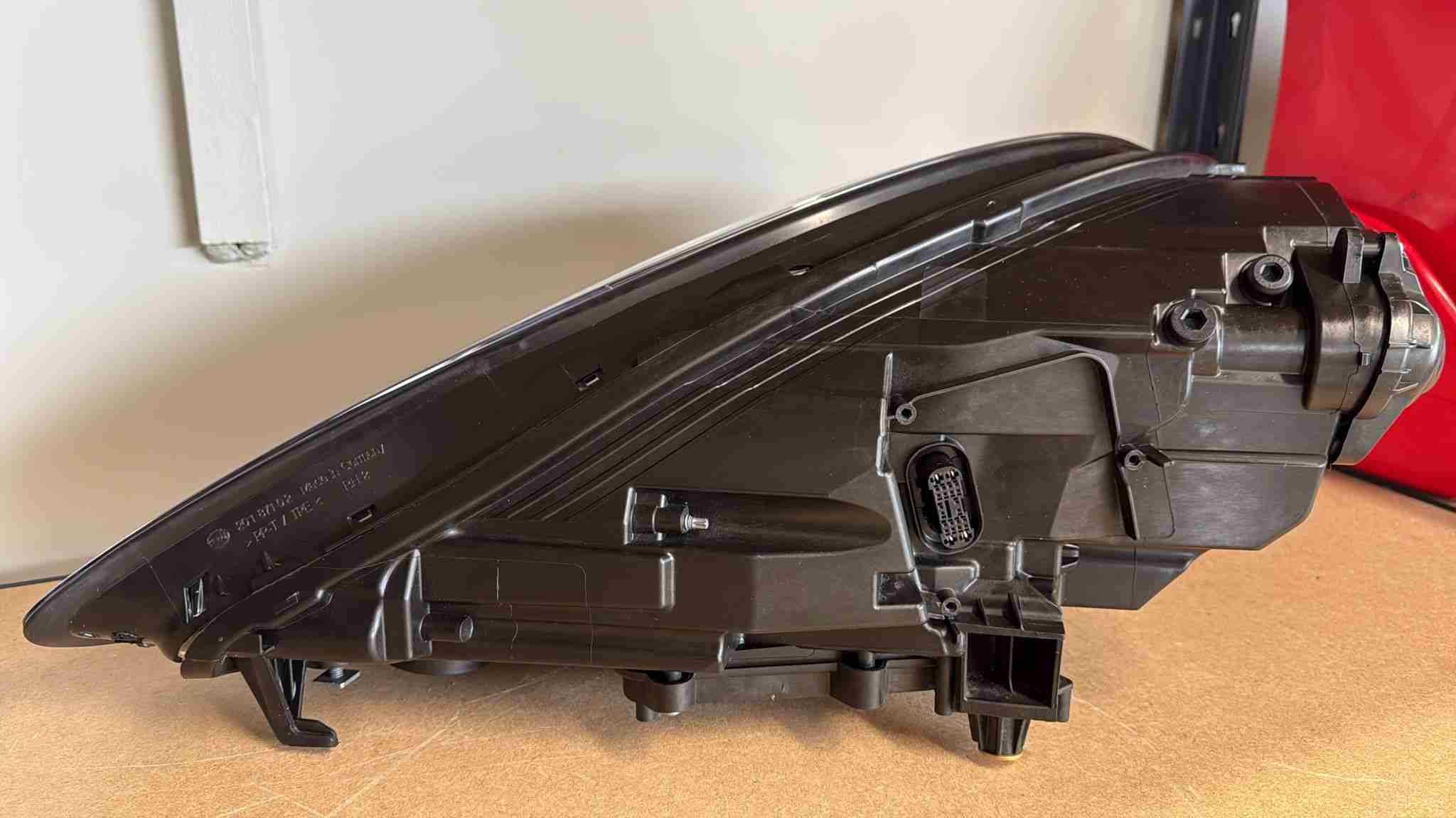 Фара правая Porsche Panamera 160426-101