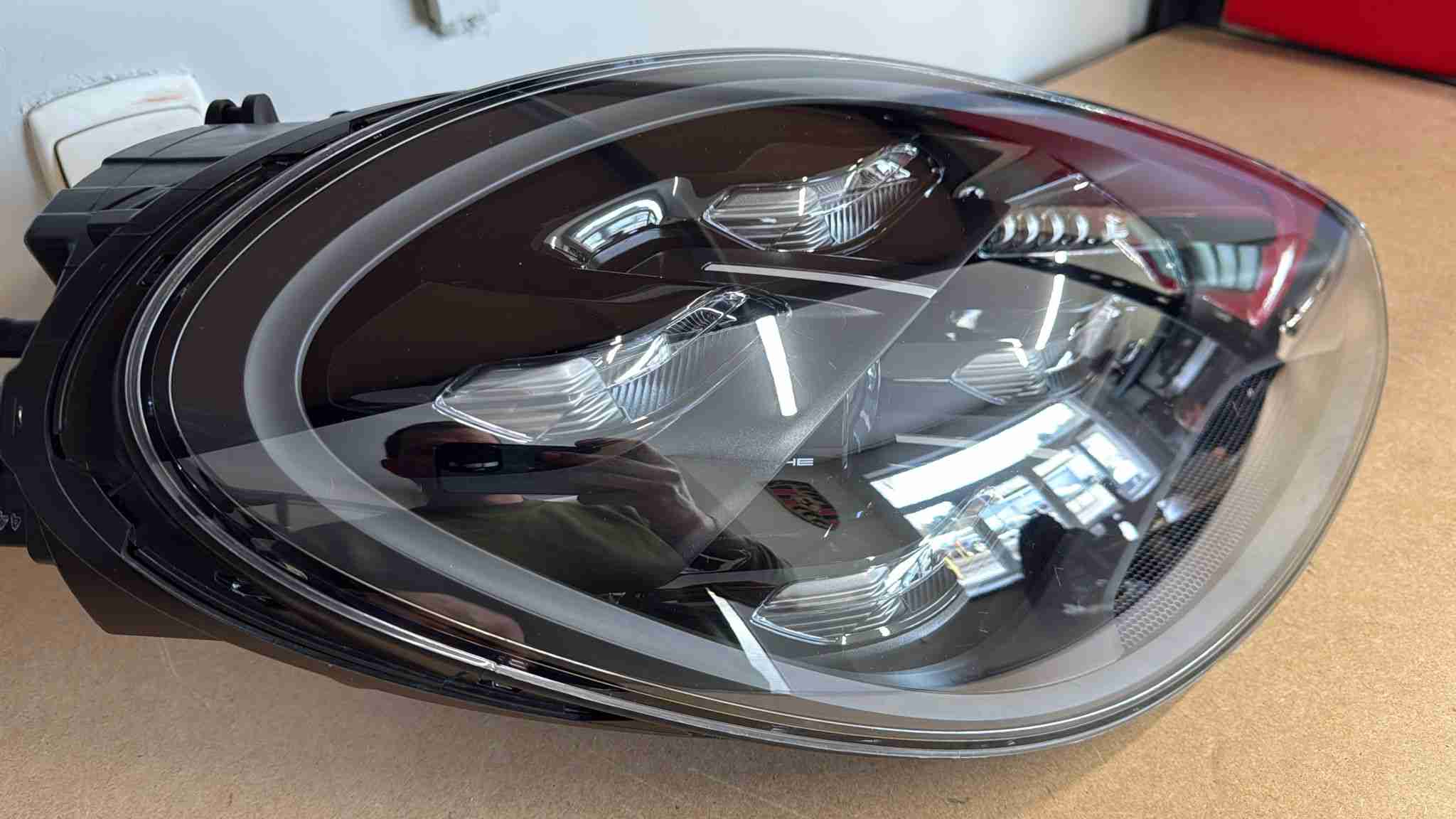 Фара правая Porsche Panamera 160426-101