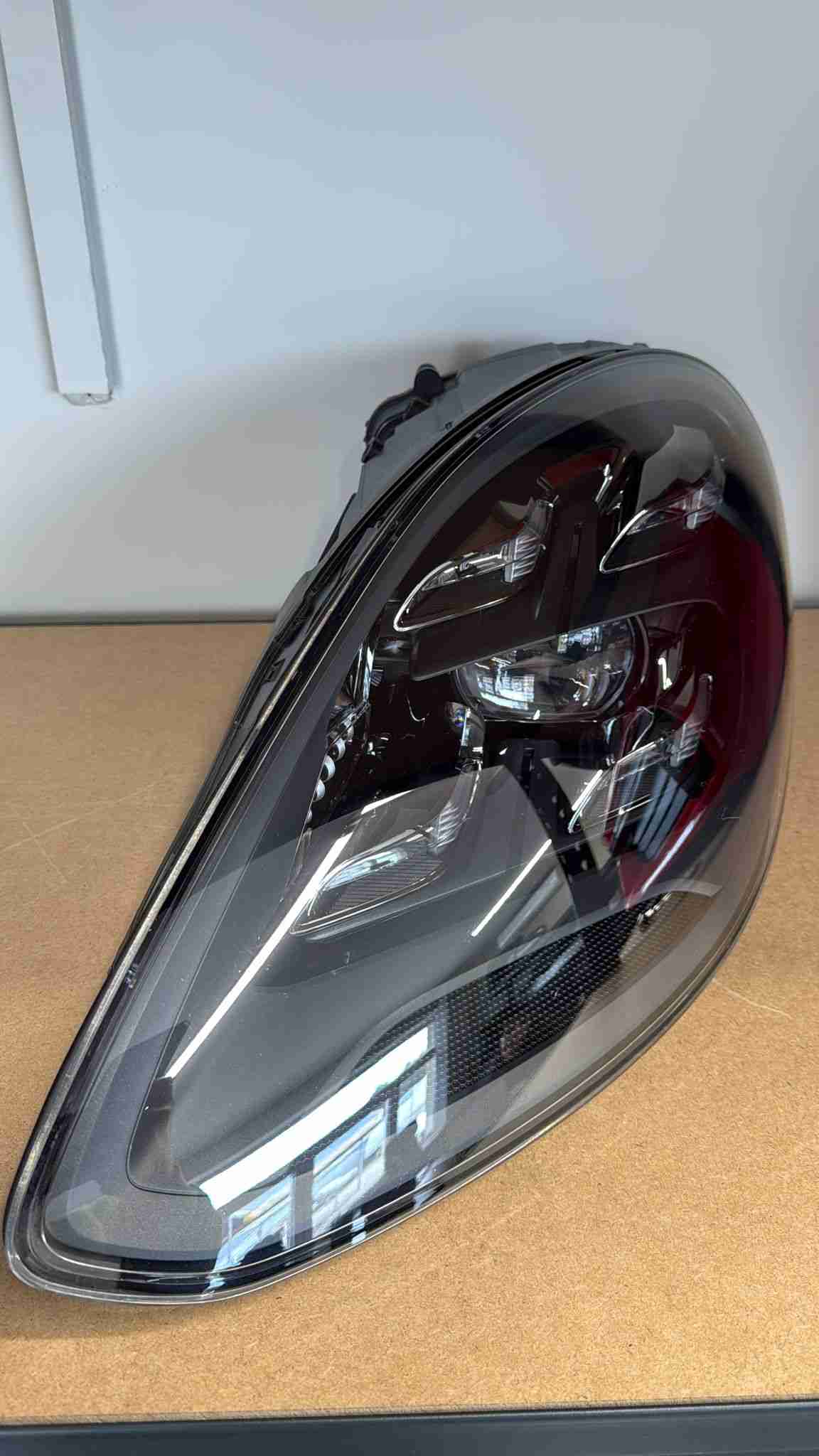 Фара левая Porsche Panamera 160426-102