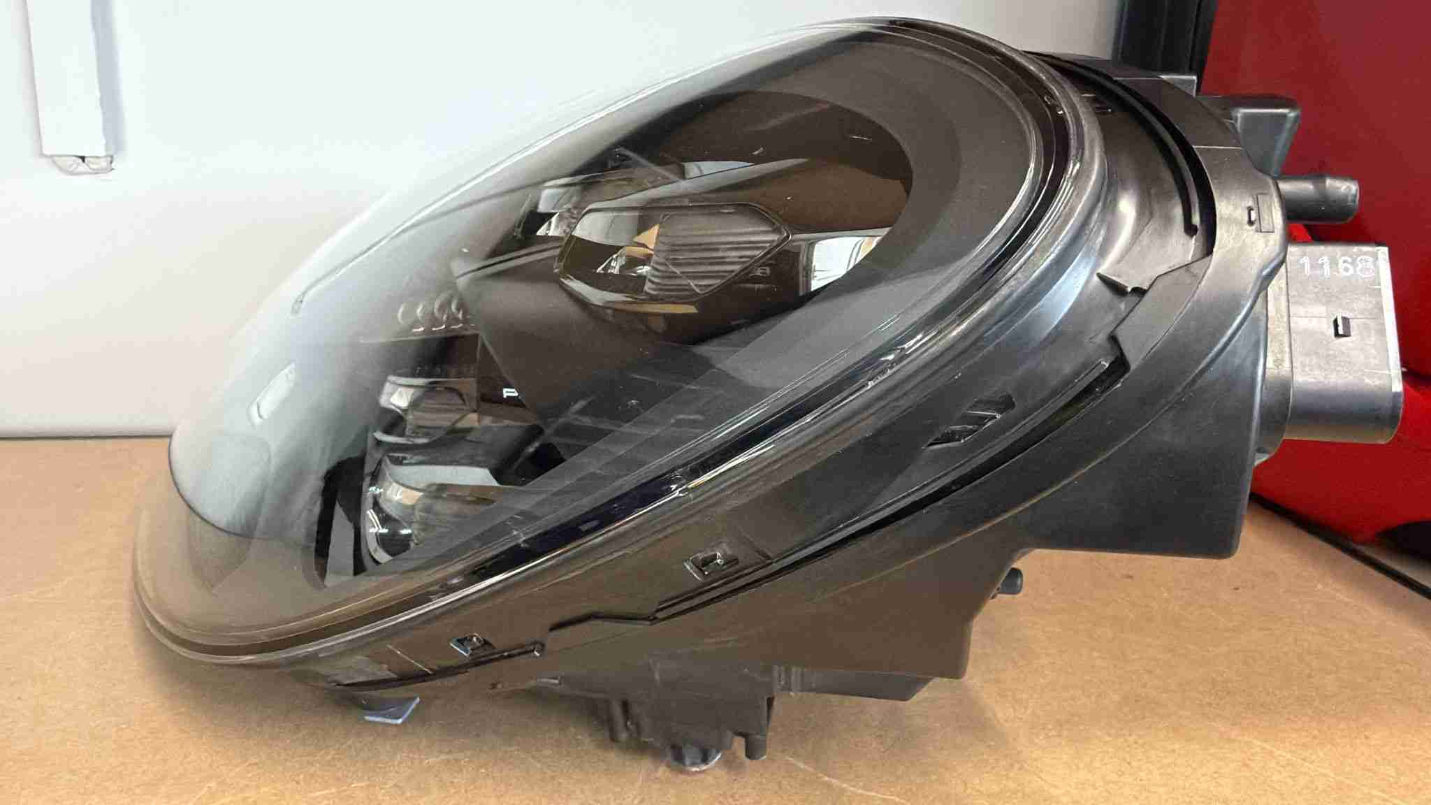 Фара левая Porsche Panamera 160426-102