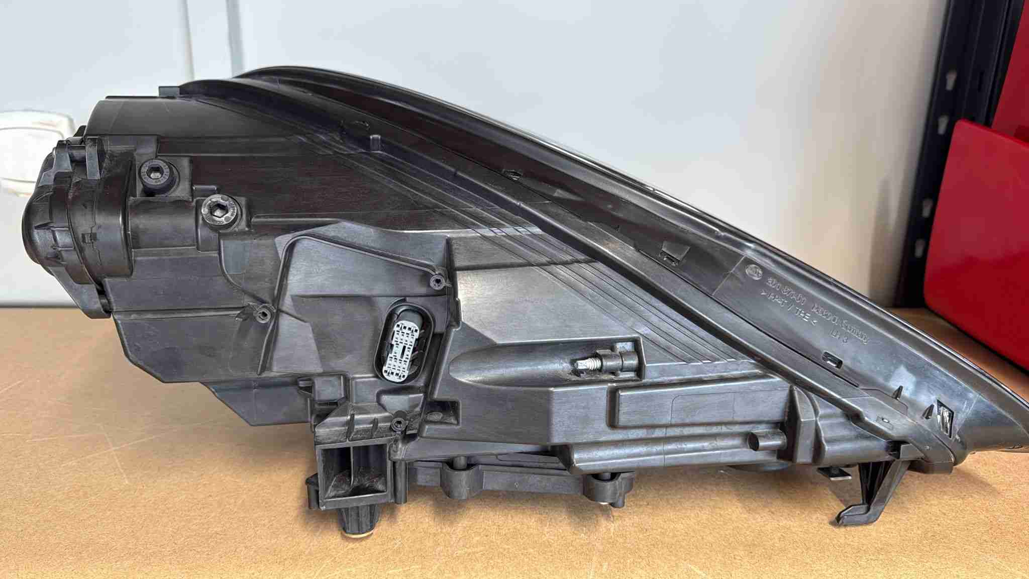 Фара левая Porsche Panamera 160426-102