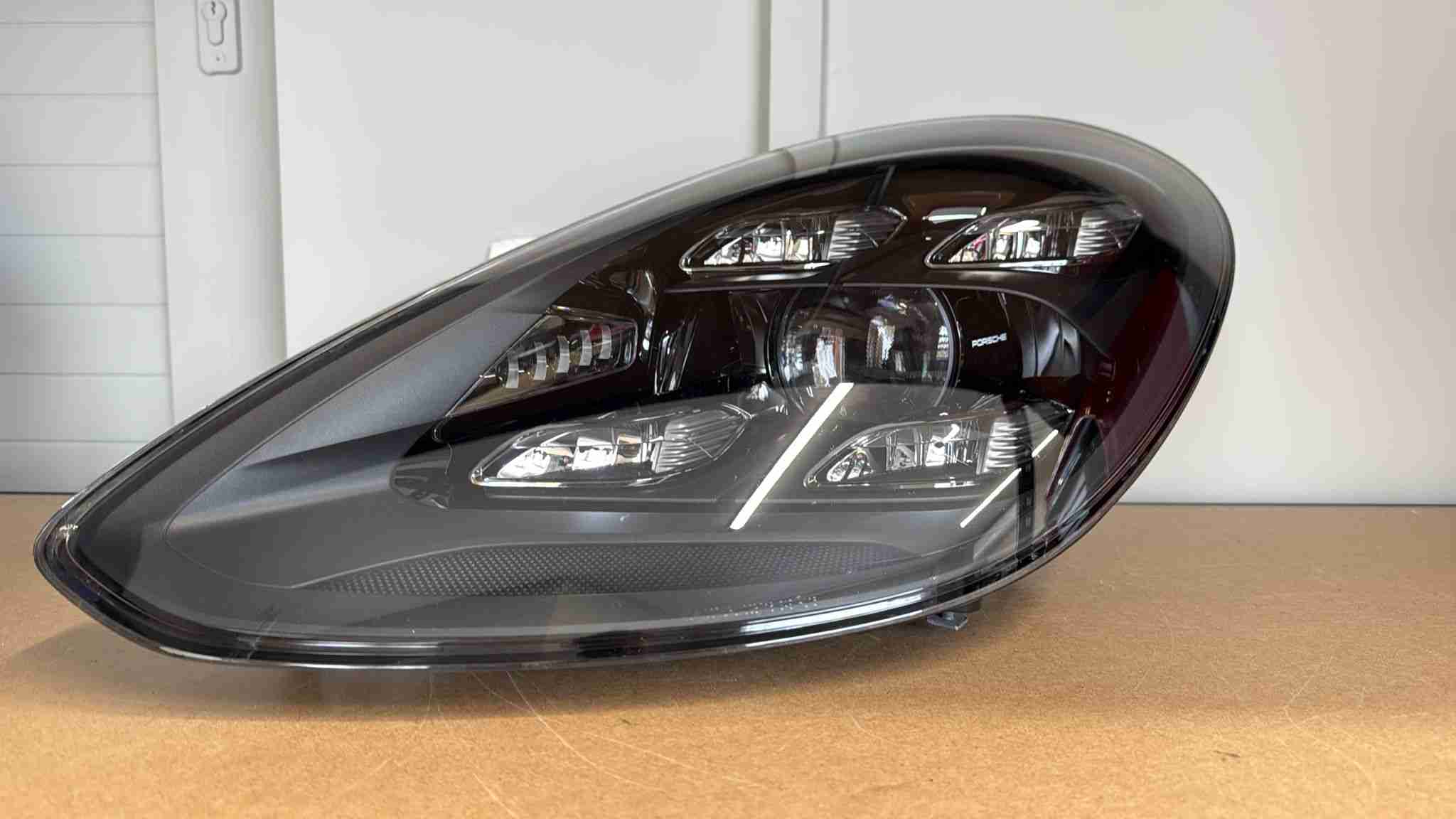 Фара левая Porsche Panamera 160426-102