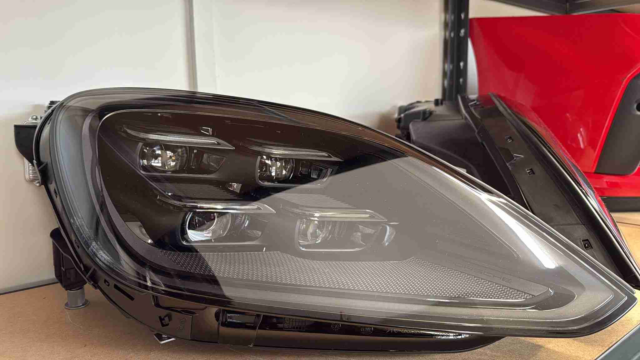 Фара правая Porsche Cayenne 160426-103