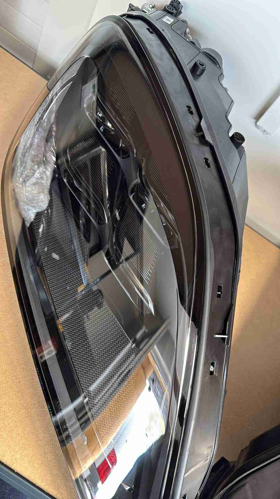 Фара правая Porsche Cayenne 160426-103