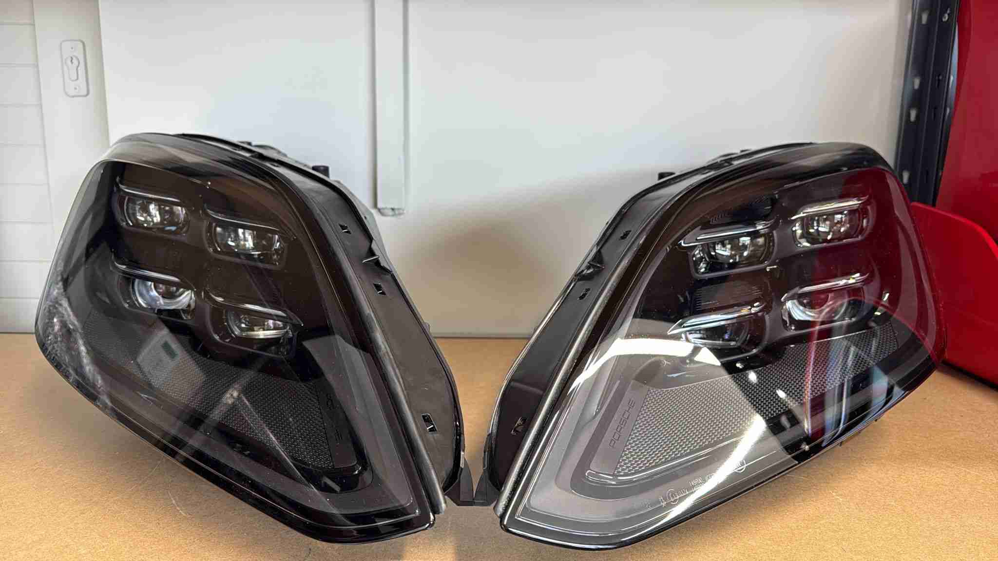 Фара правая Porsche Cayenne 160426-103