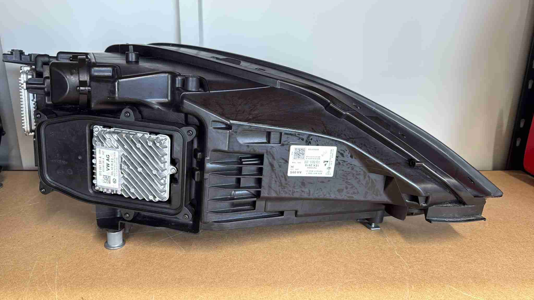 Фара левая Porsche Cayenne 160426-104