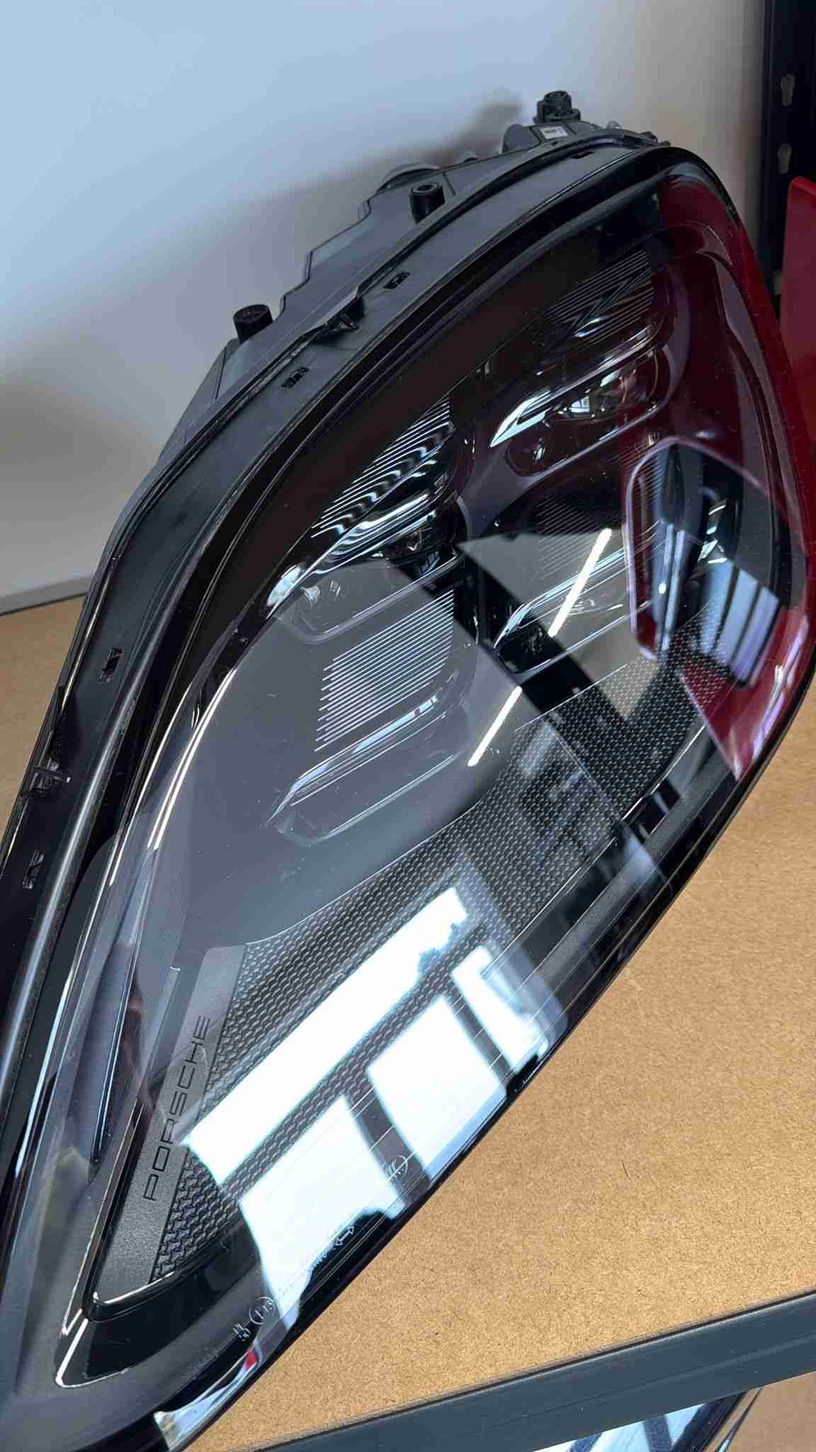 Фара левая Porsche Cayenne 160426-104