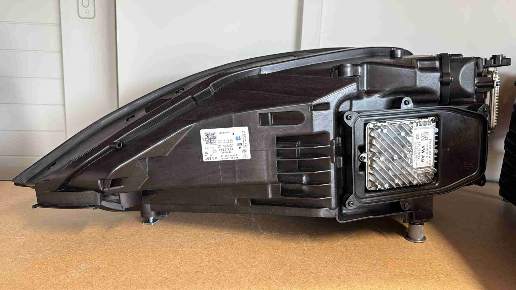 Фара левая Porsche Cayenne 160426-104