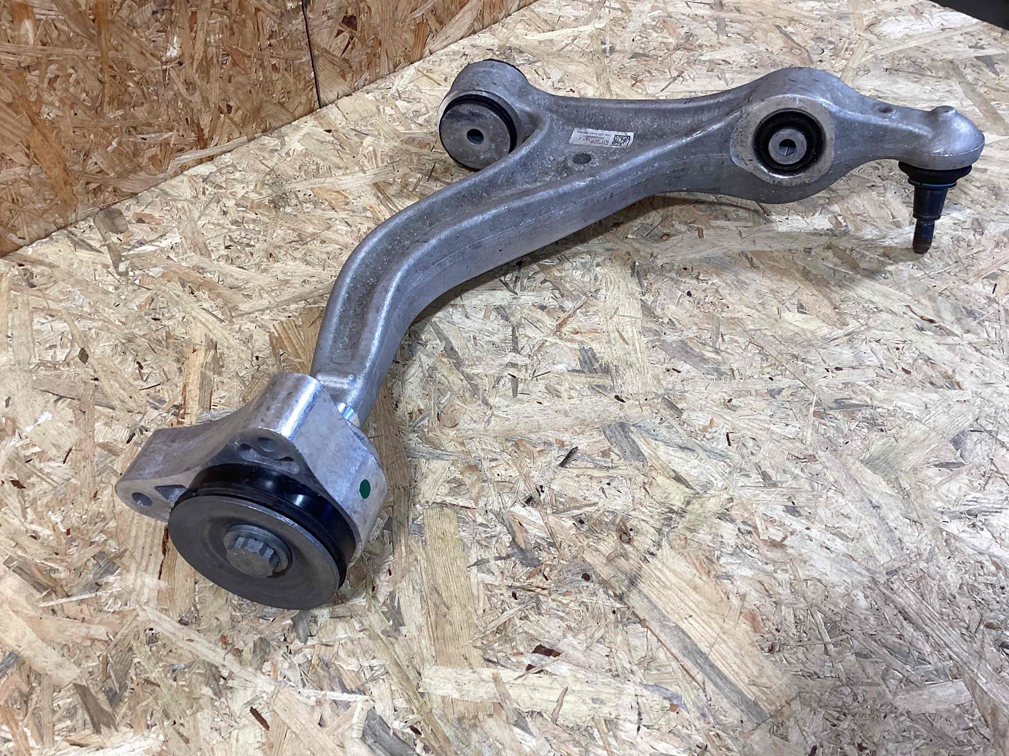 Рычаг передний левый Porsche Taycan 160426-106