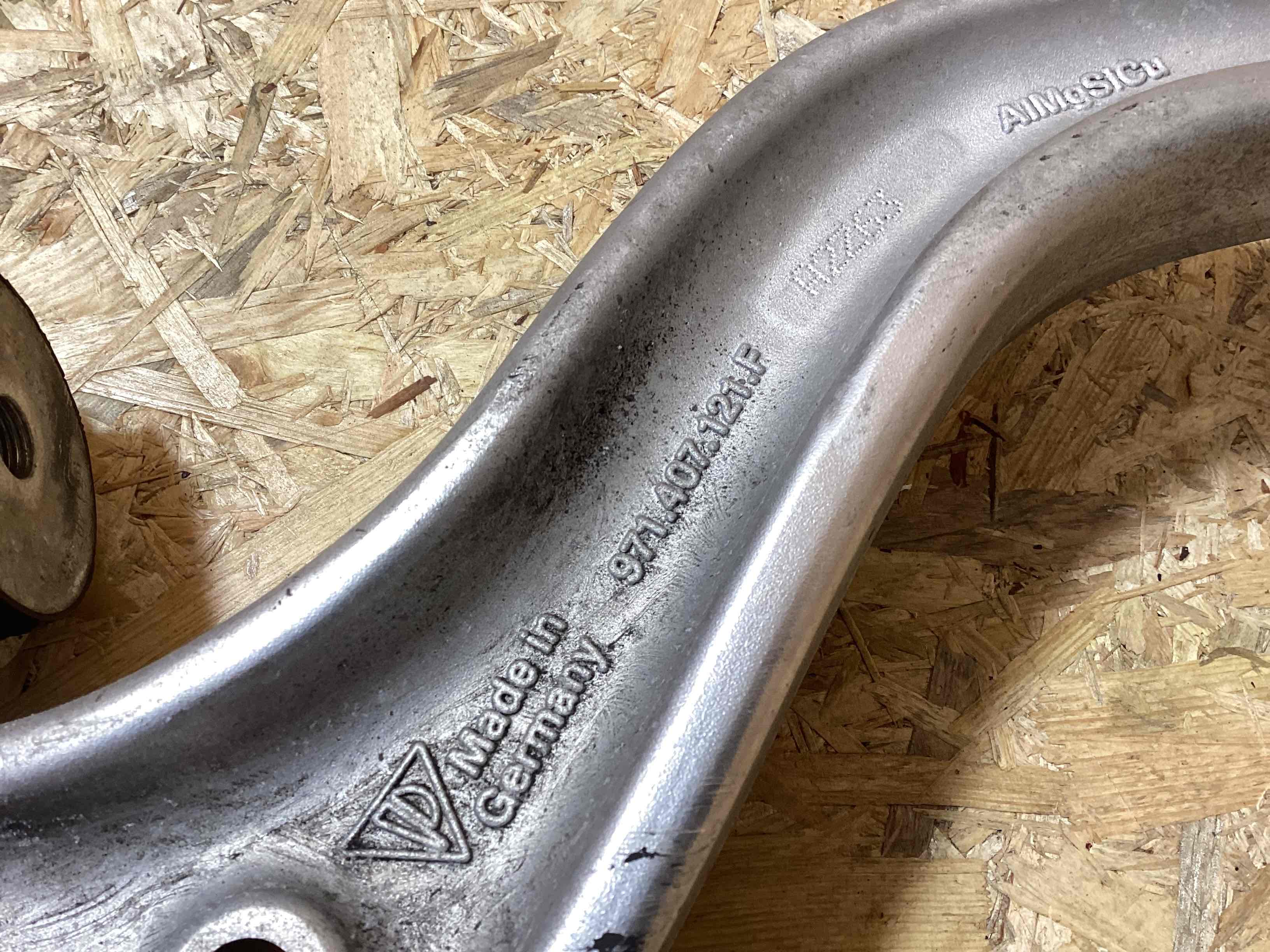 Рычаг передний левый Porsche Taycan 160426-106