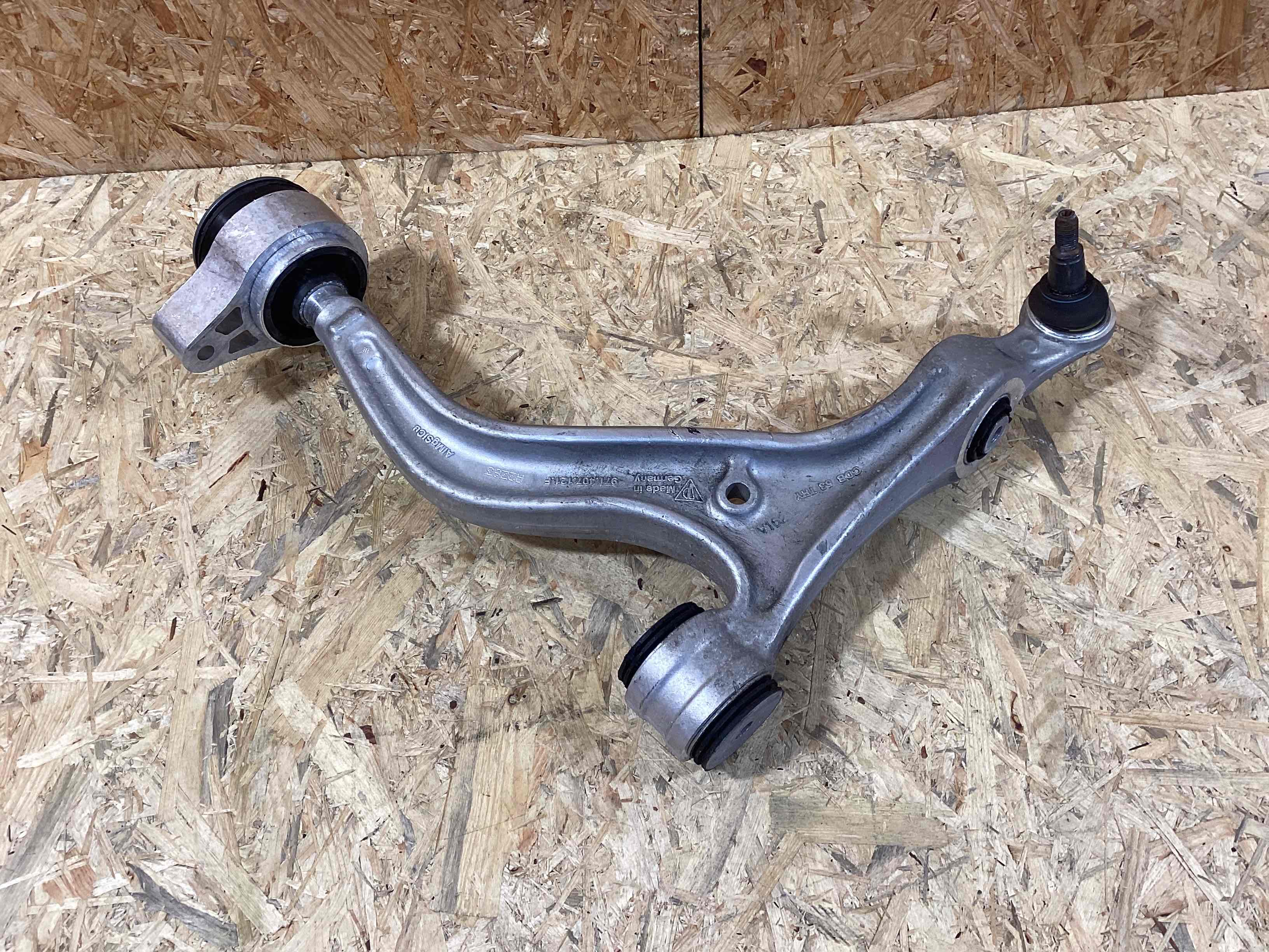 Рычаг передний левый Porsche Taycan 160426-106