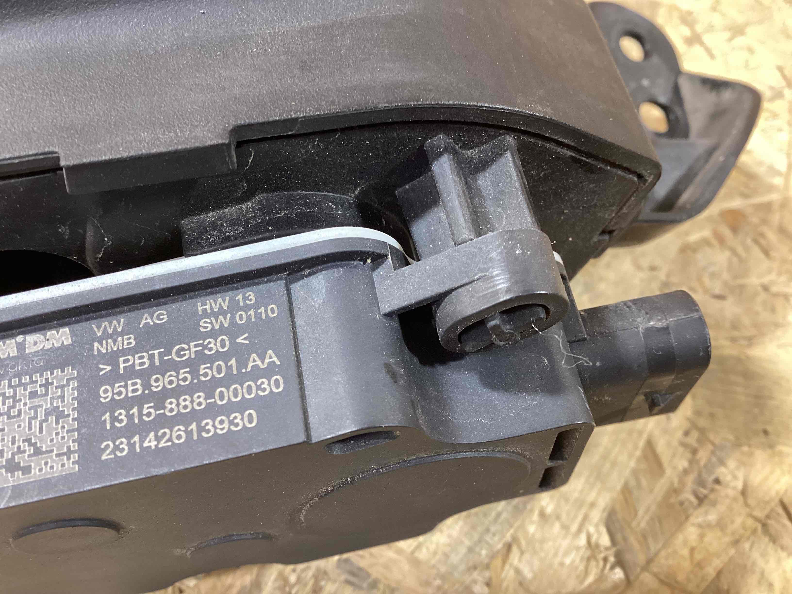 Жалюзи радиатора Porsche Taycan 160426-109