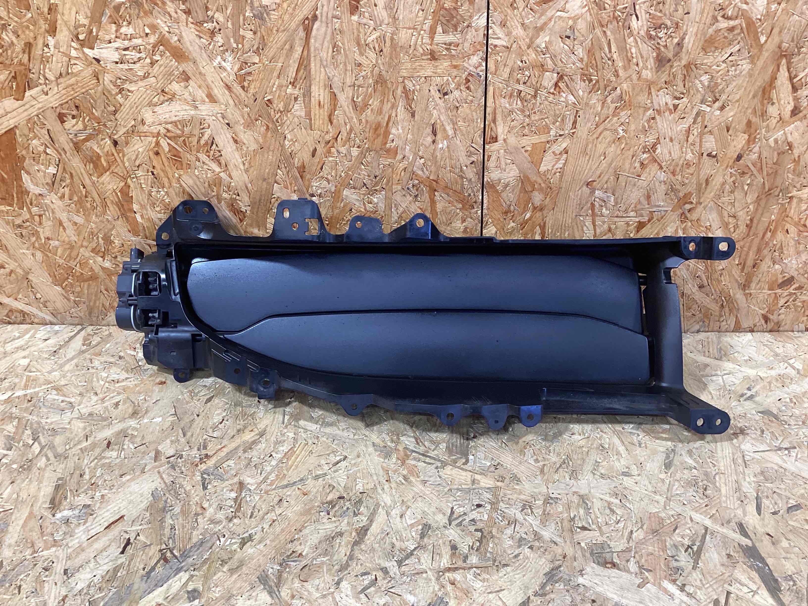 Жалюзи радиатора Porsche Taycan 160426-109