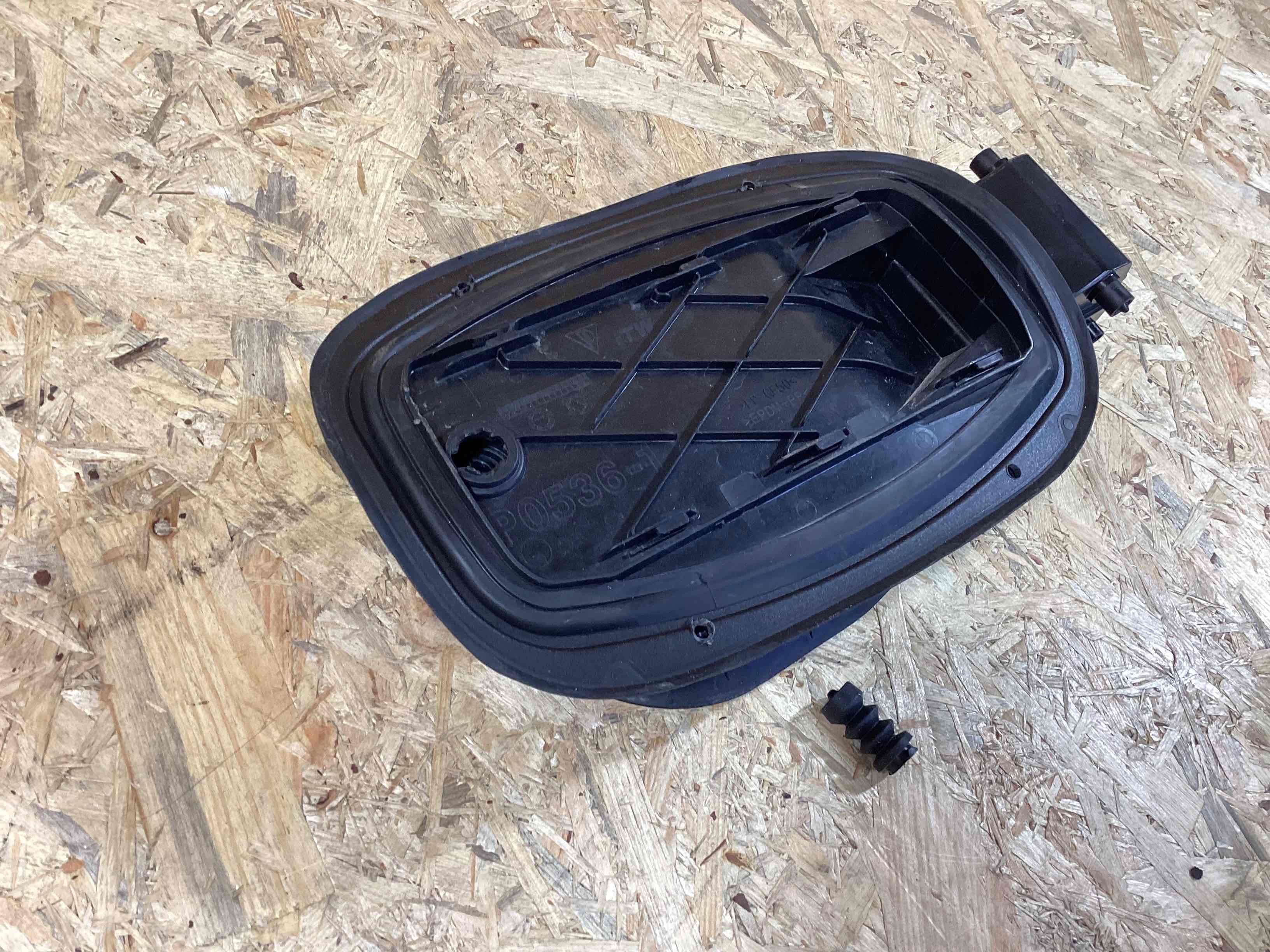 Лючок бака Porsche Cayenne 160426-112