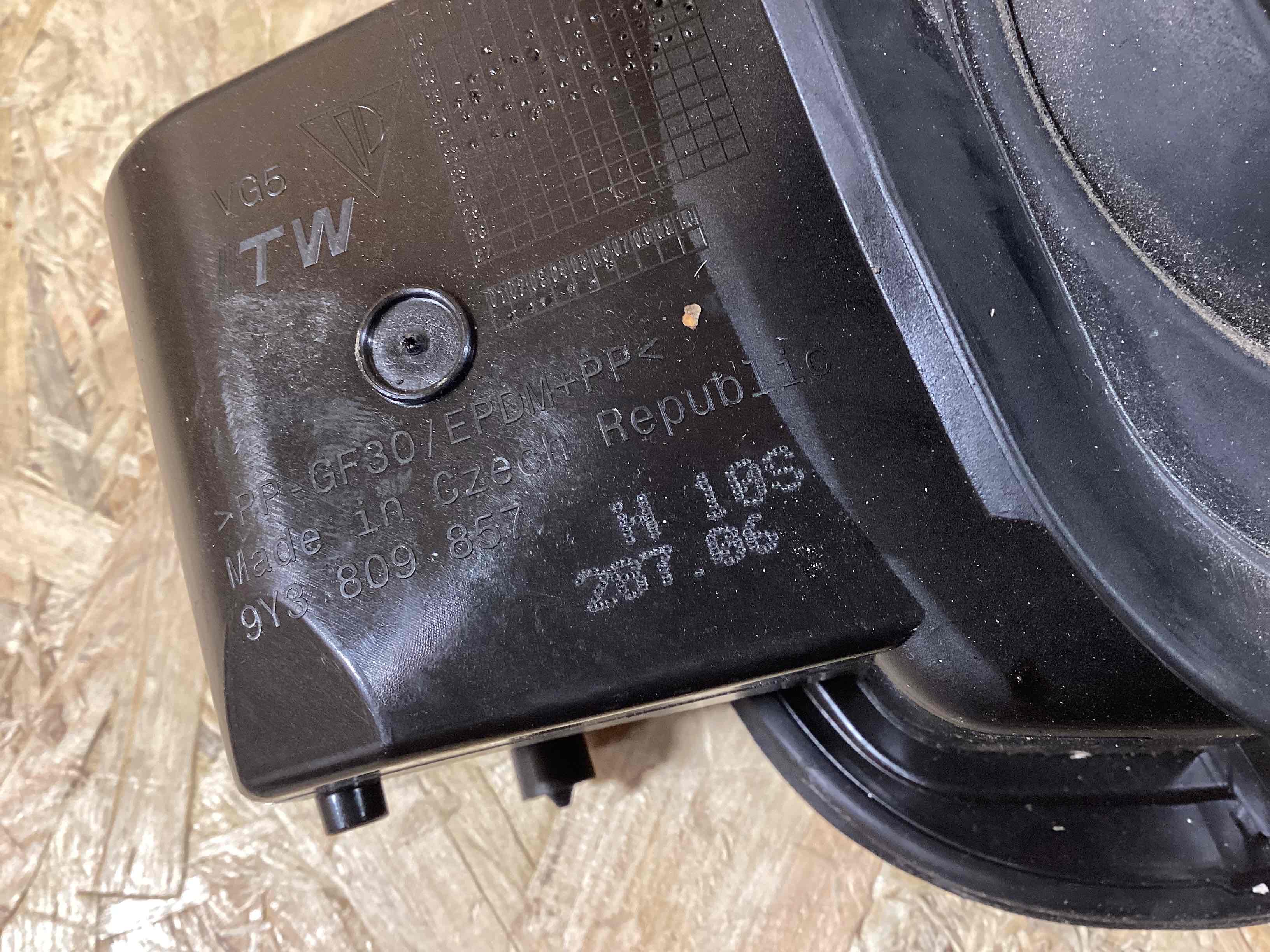 Лючок бака Porsche Cayenne 160426-112