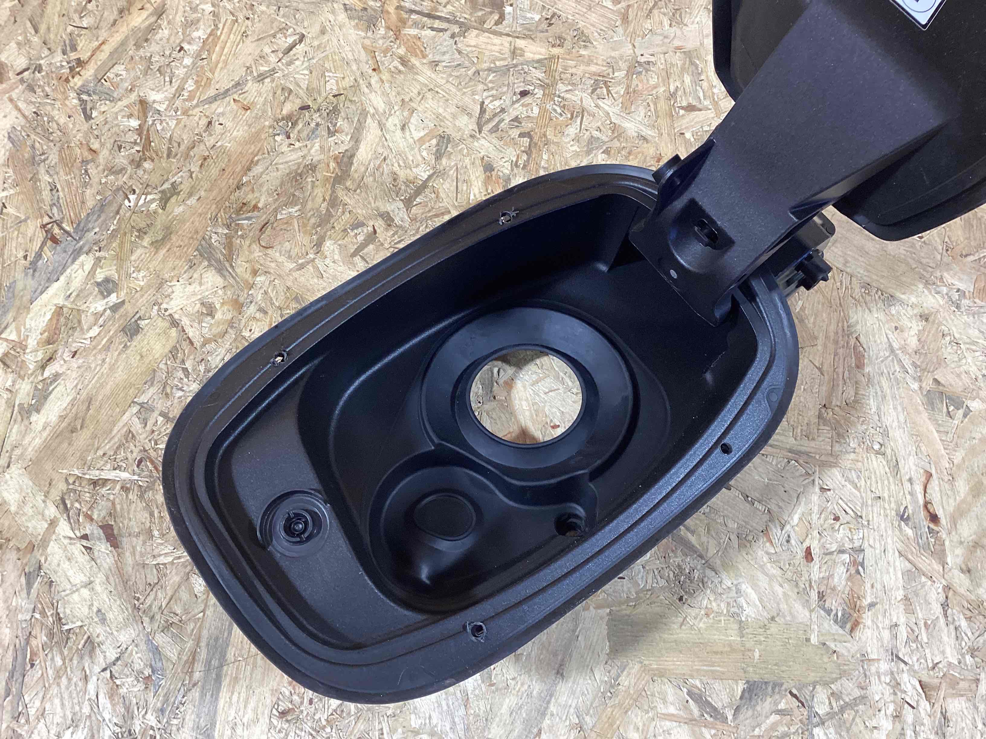 Лючок бака Porsche Cayenne 160426-112