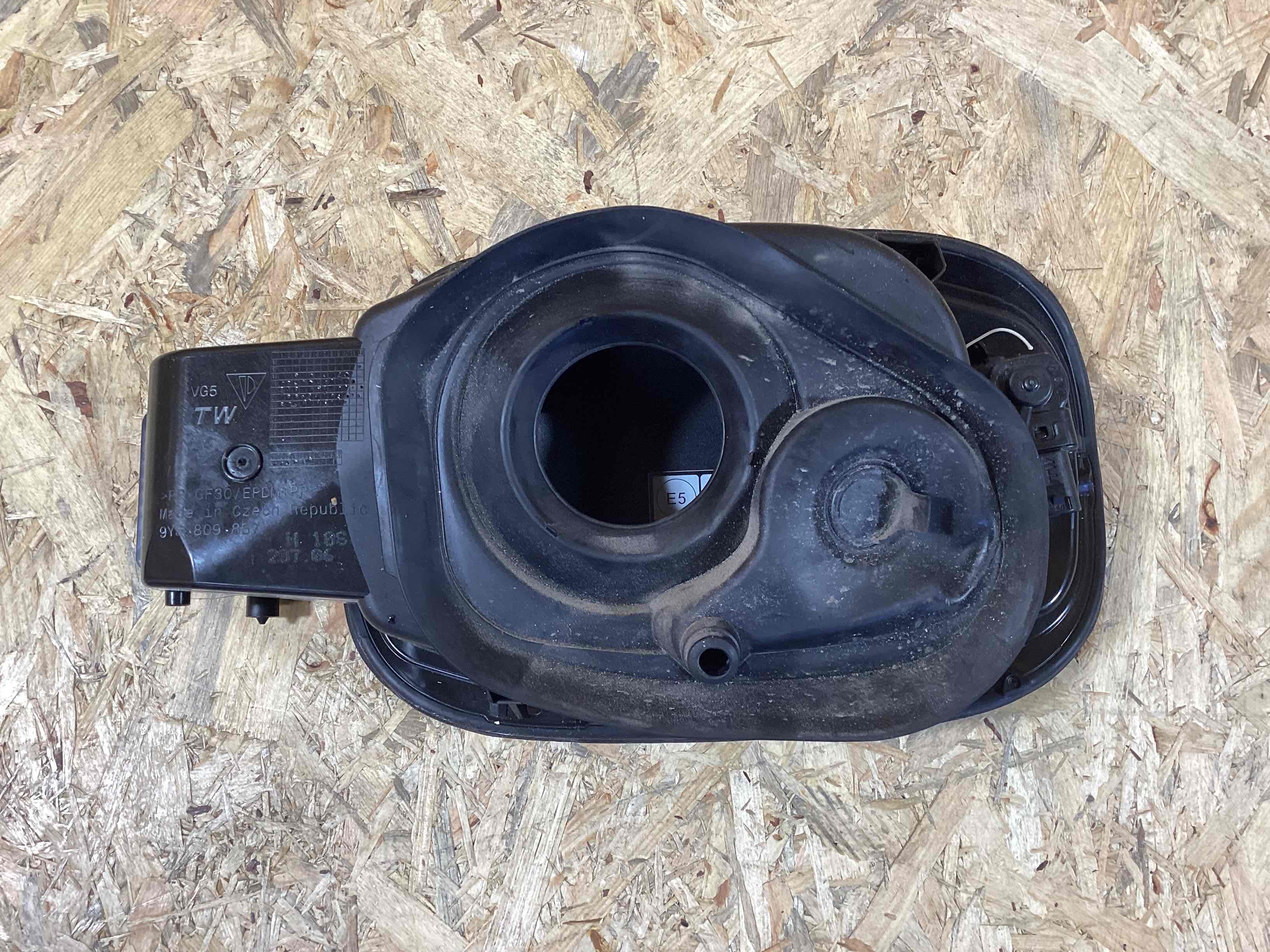 Лючок бака Porsche Cayenne 160426-112