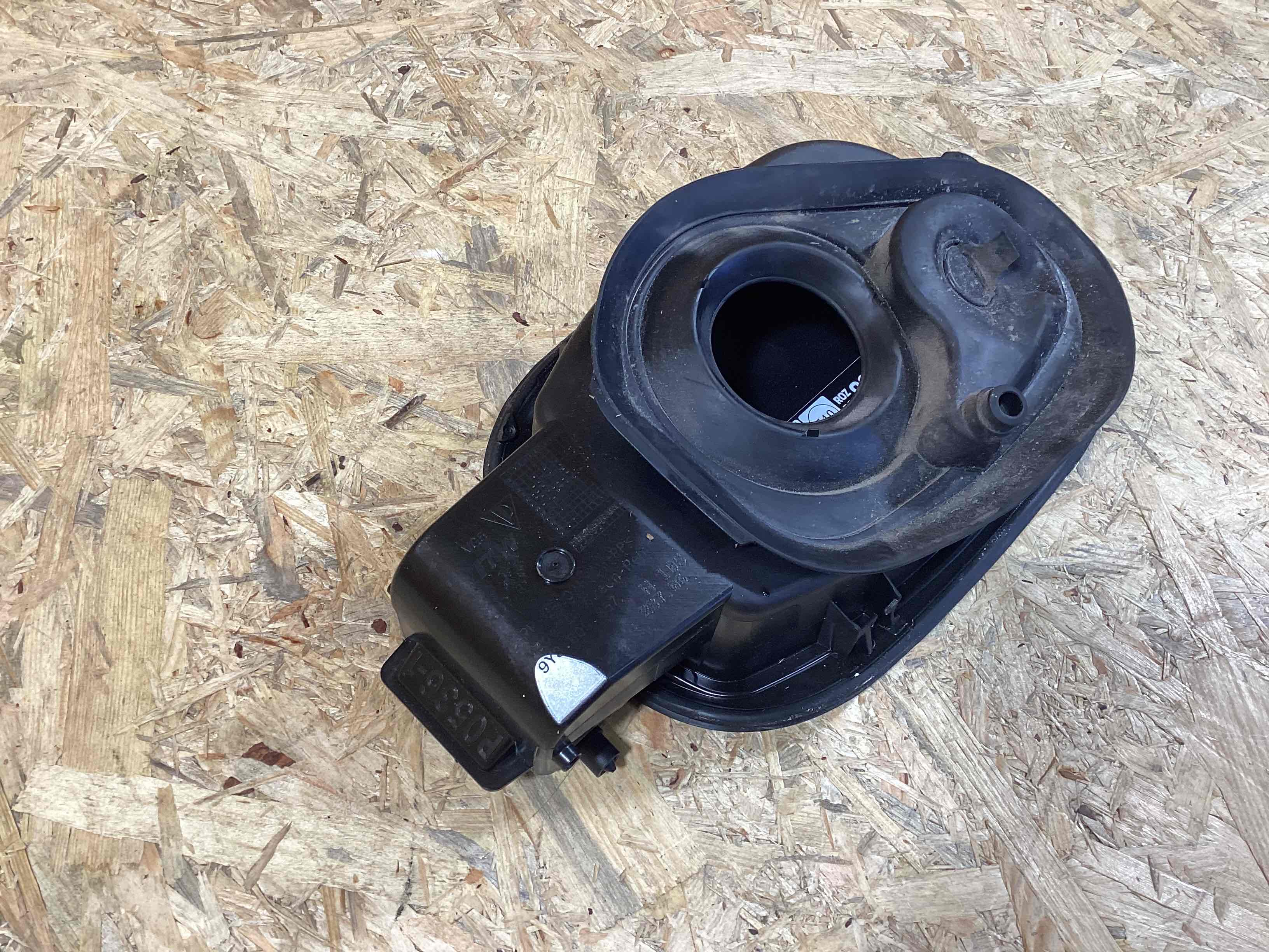 Лючок бака Porsche Cayenne 160426-112