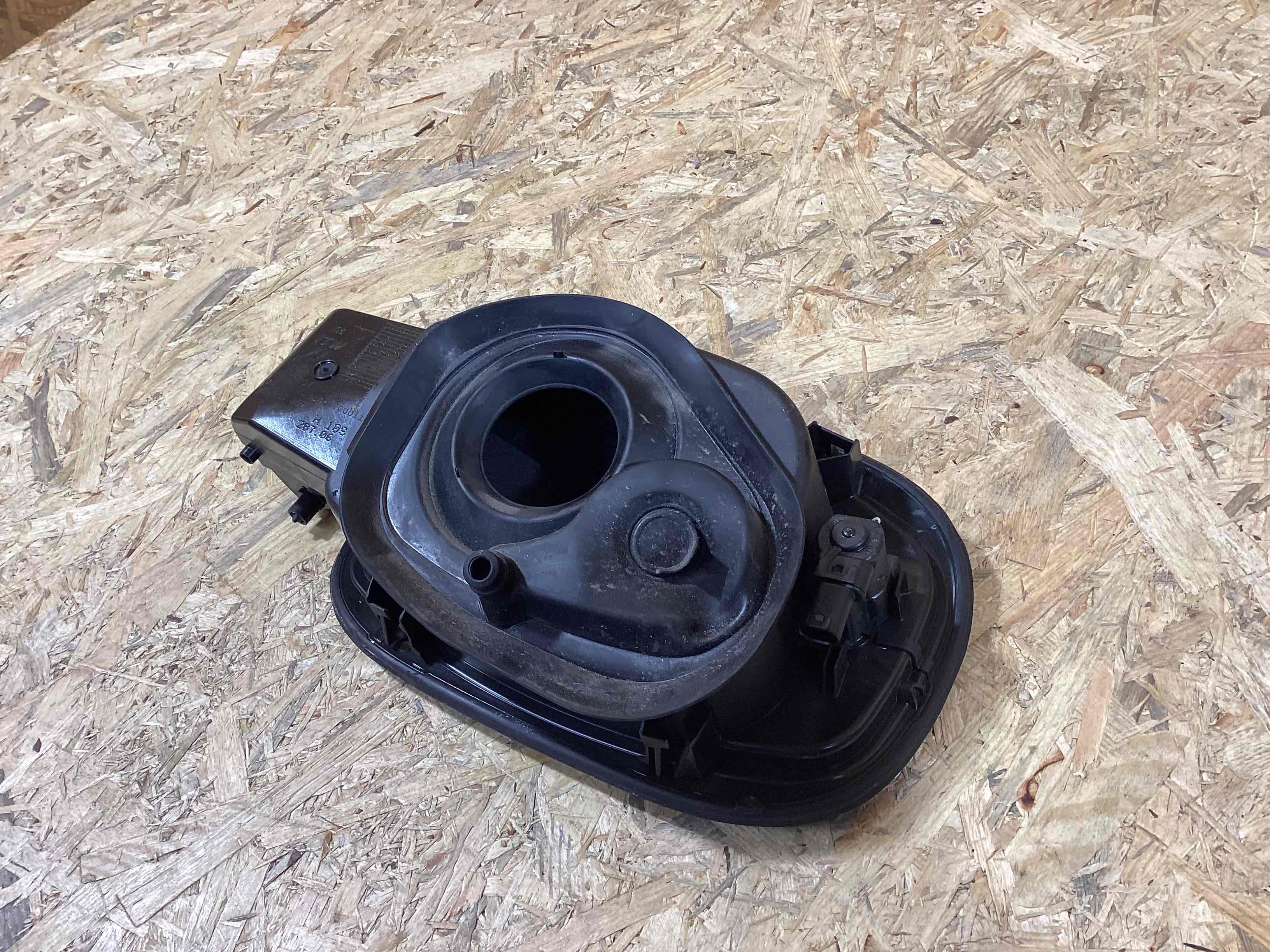 Лючок бака Porsche Cayenne 160426-112