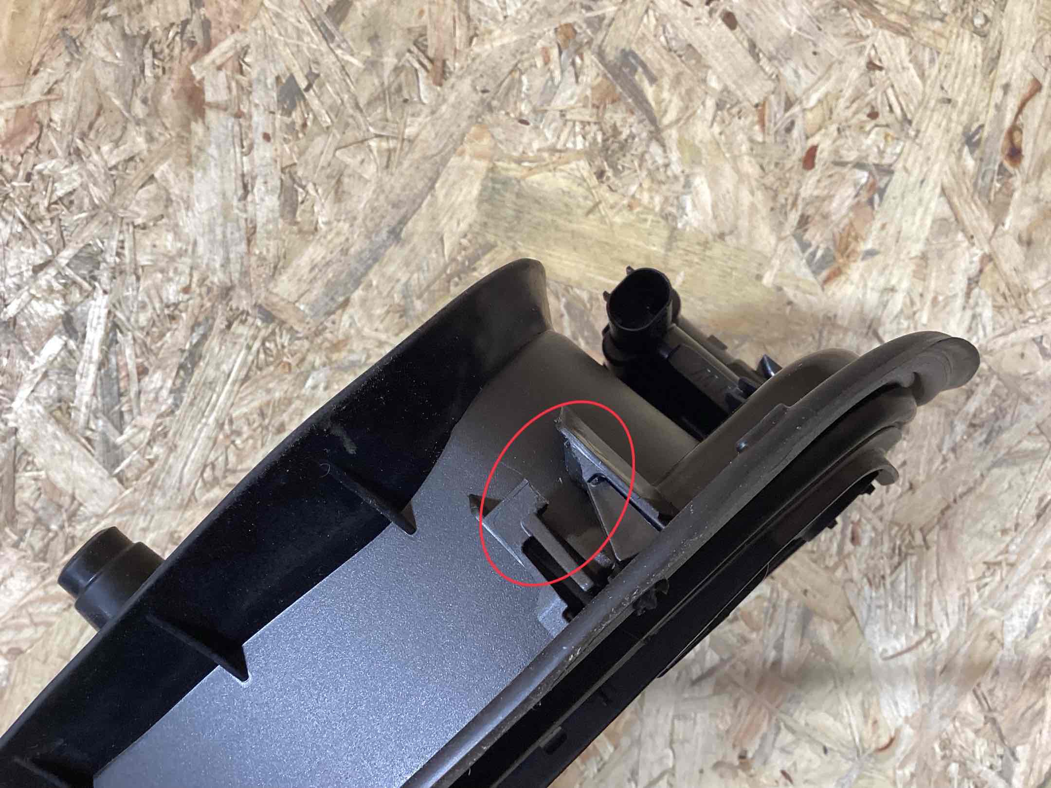 Лючок бака Porsche Cayenne 160426-112