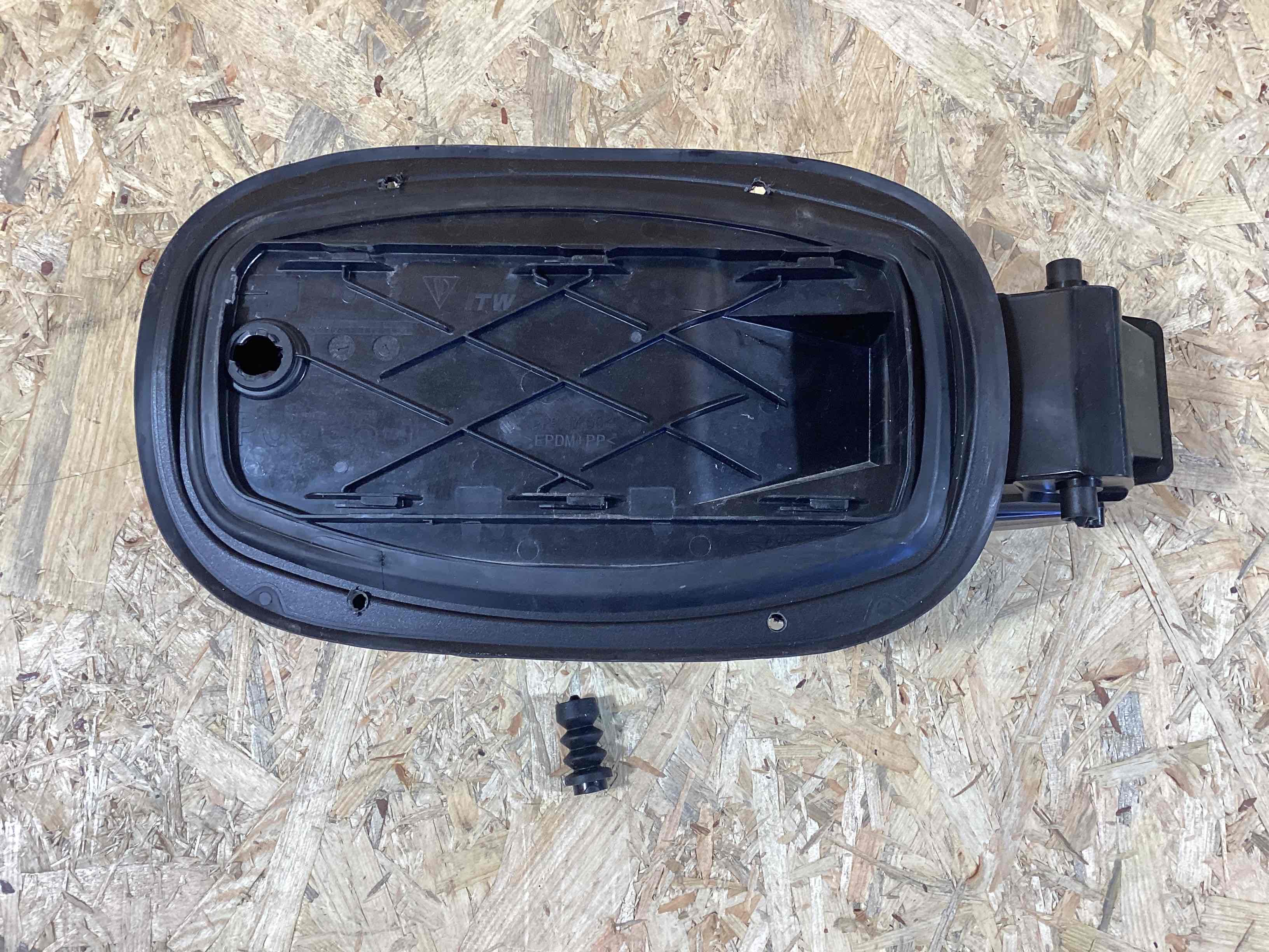 Лючок бака Porsche Cayenne 160426-112