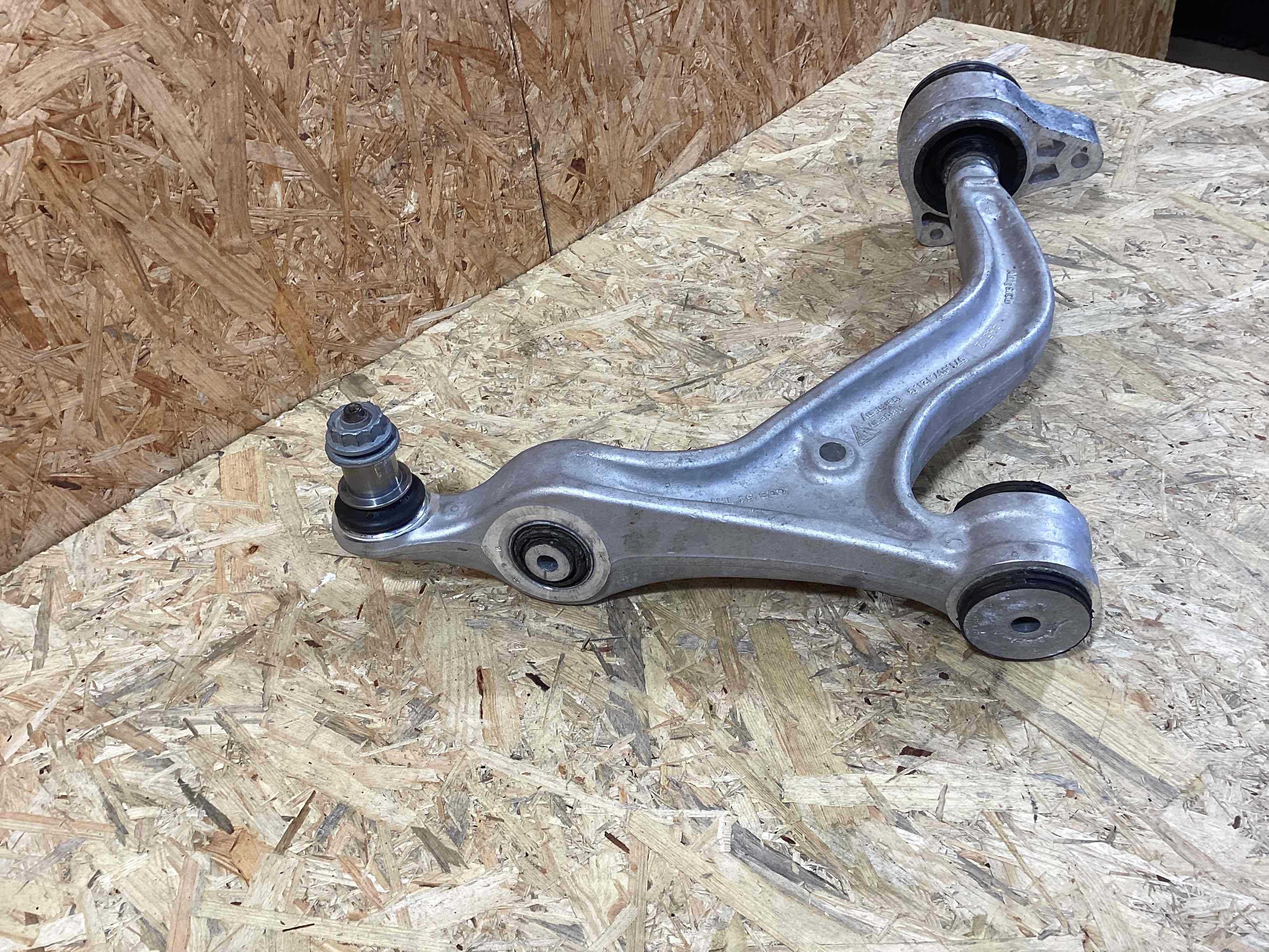 Рычаг передний правый Porsche Taycan 160426-116