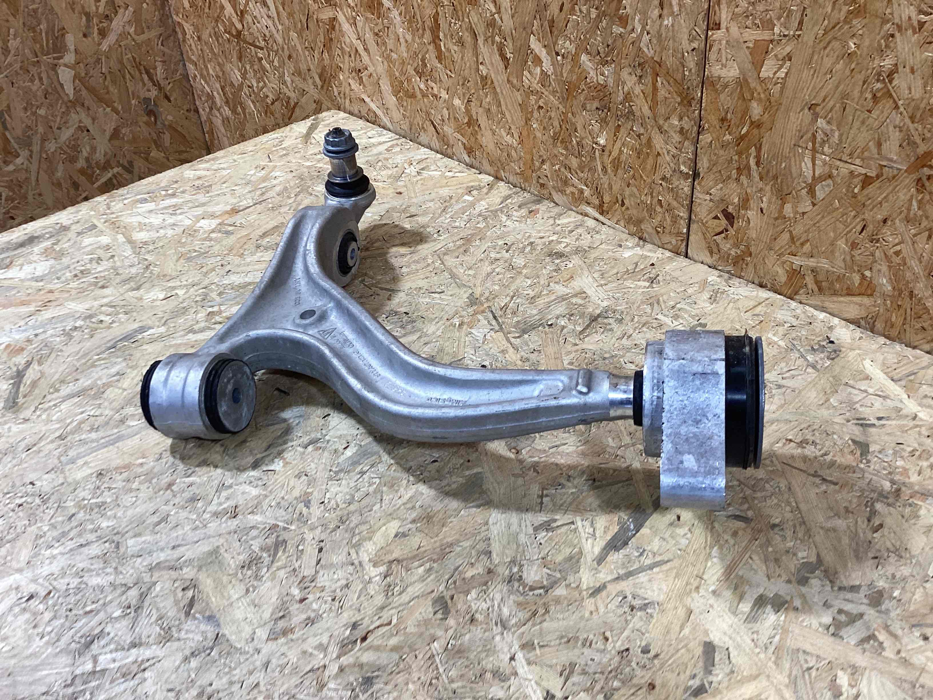 Рычаг передний правый Porsche Taycan 160426-116