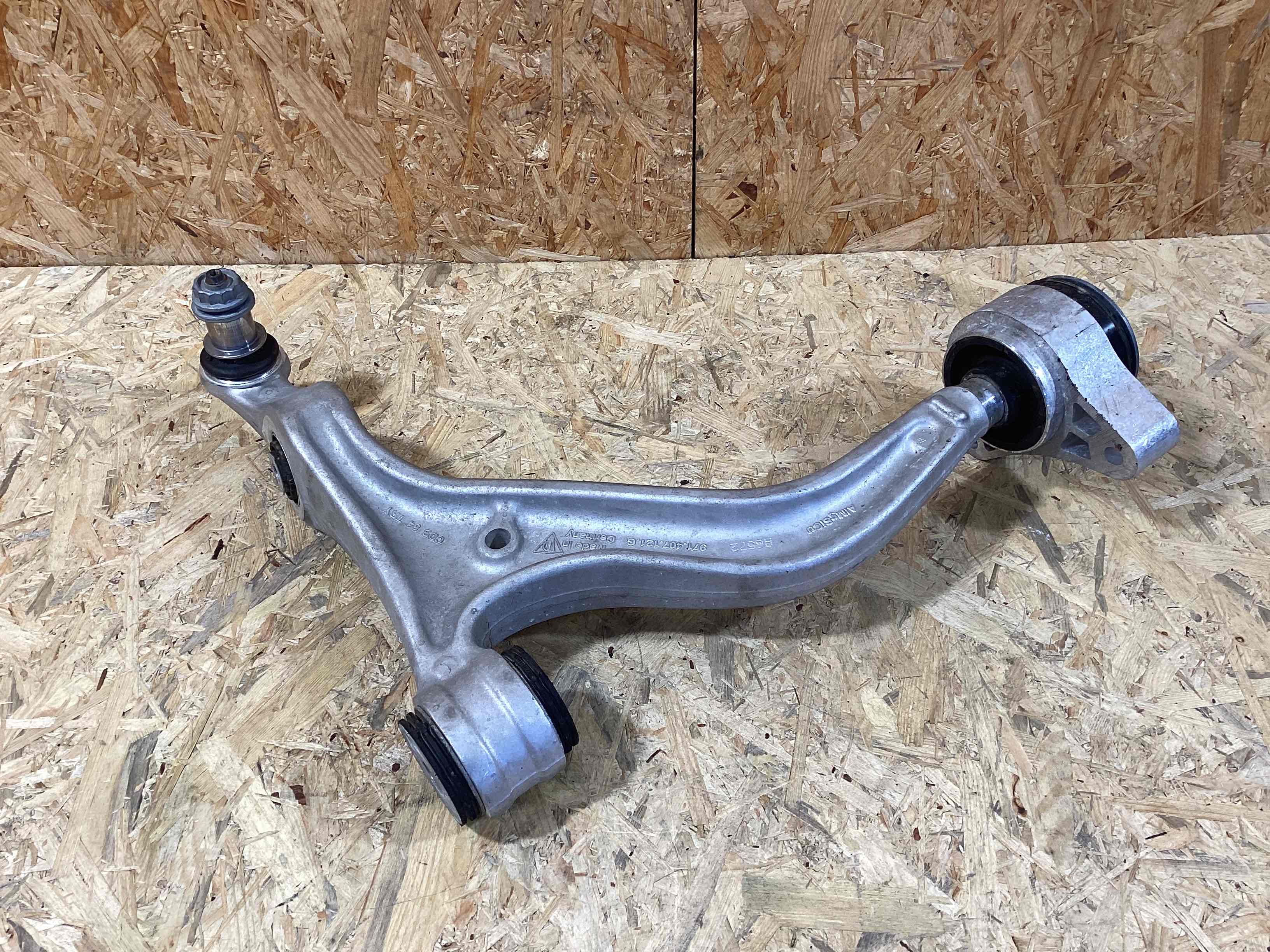 Рычаг передний правый Porsche Taycan 160426-116