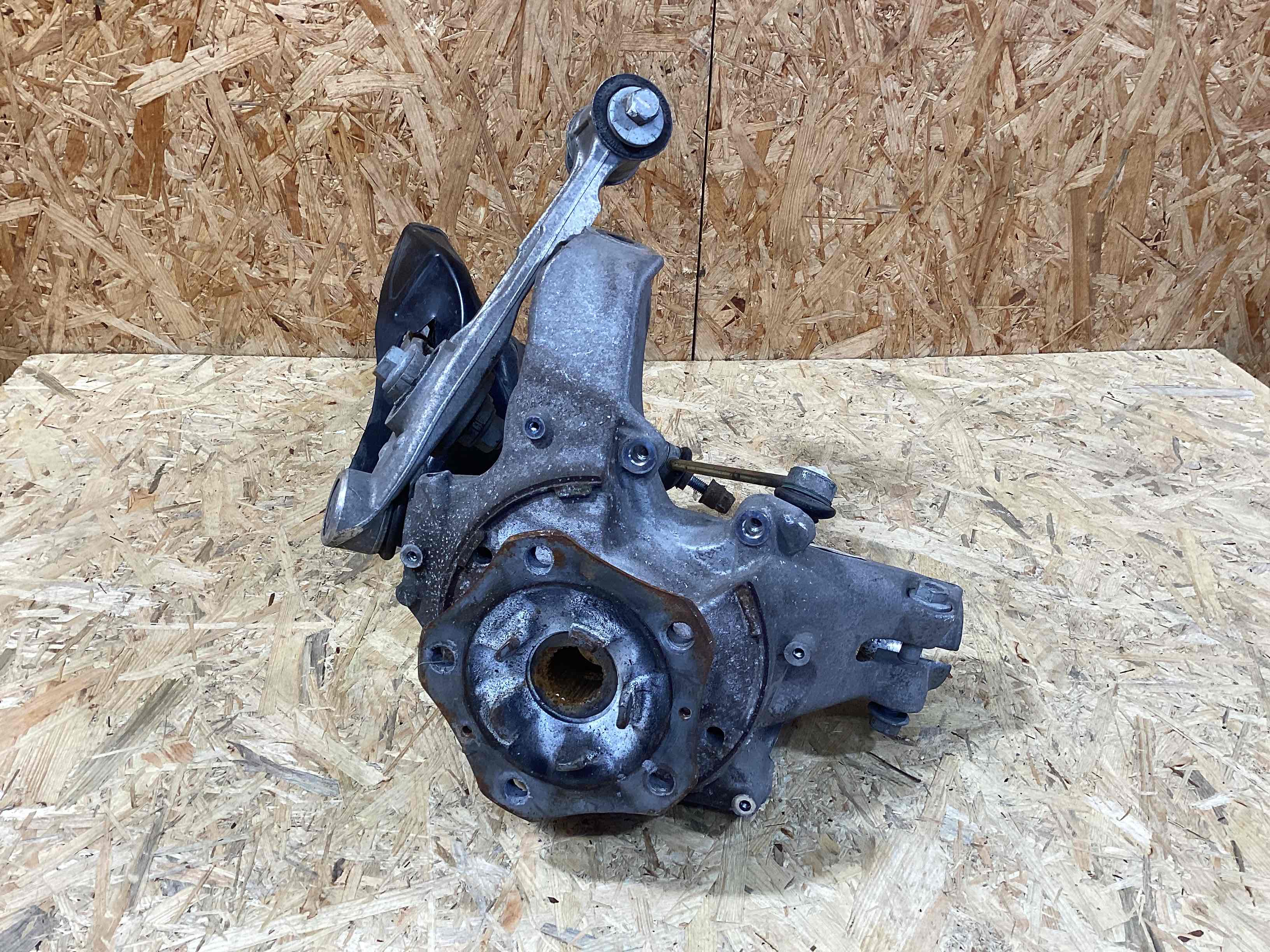 Кулак задний правый Porsche Boxster 718 160426-117