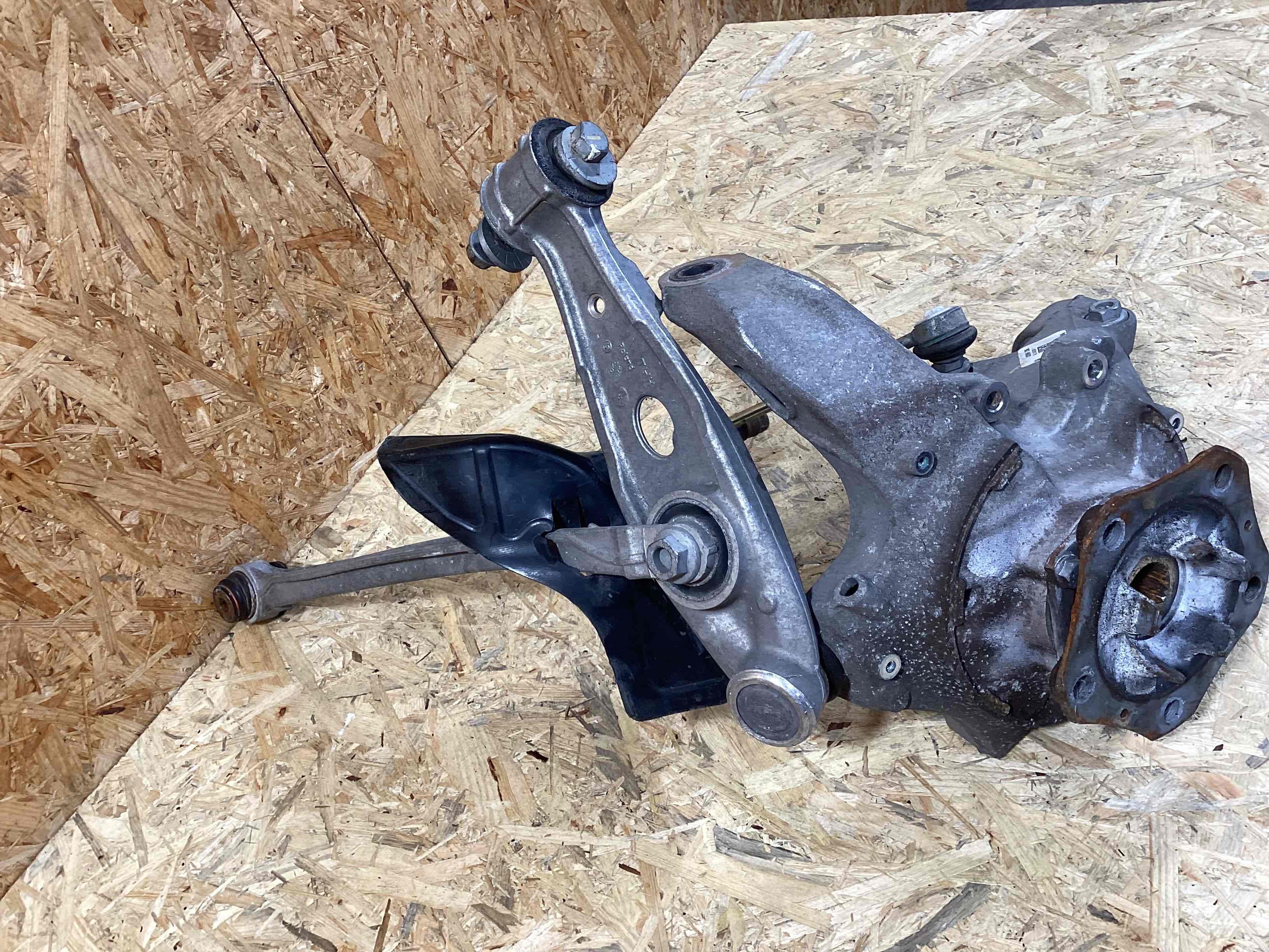 Кулак задний правый Porsche Boxster 718 160426-117