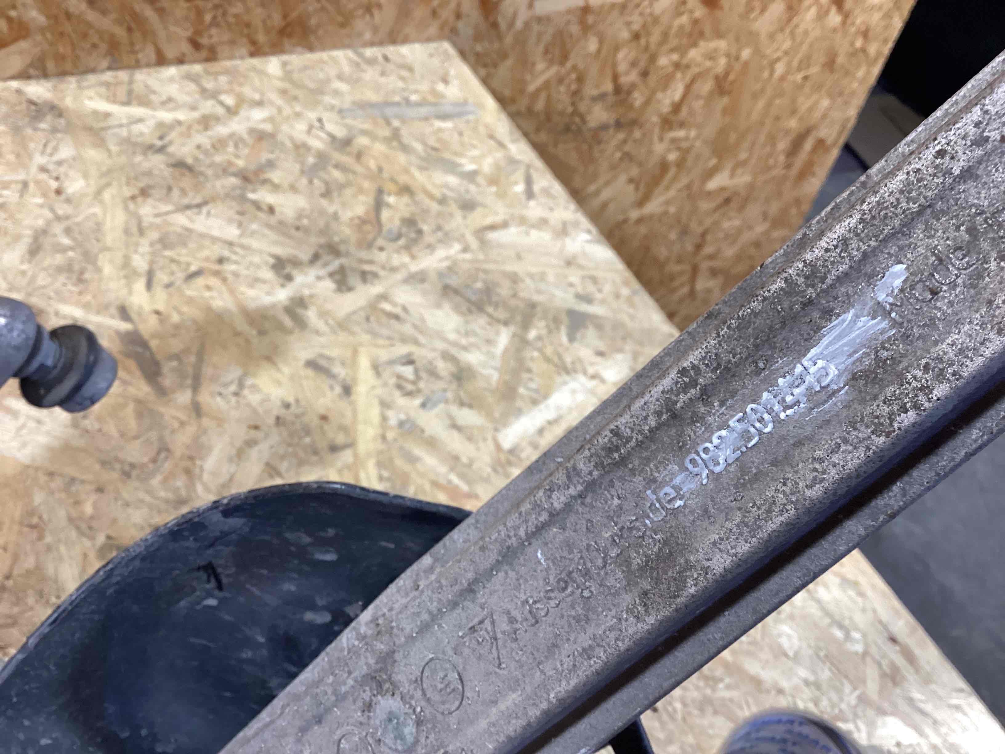 Кулак задний правый Porsche Boxster 718 160426-117