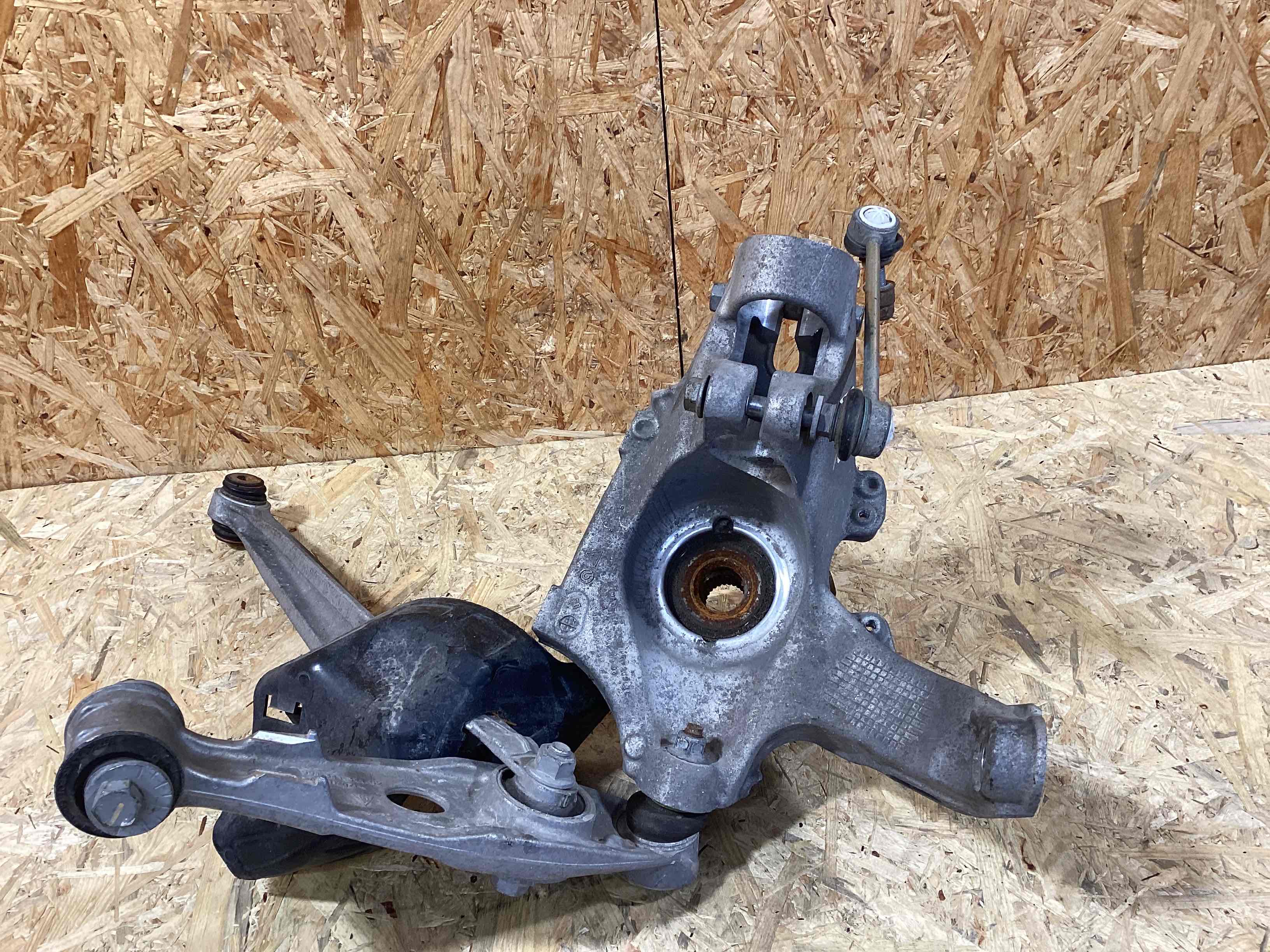 Кулак задний правый Porsche Boxster 718 160426-117