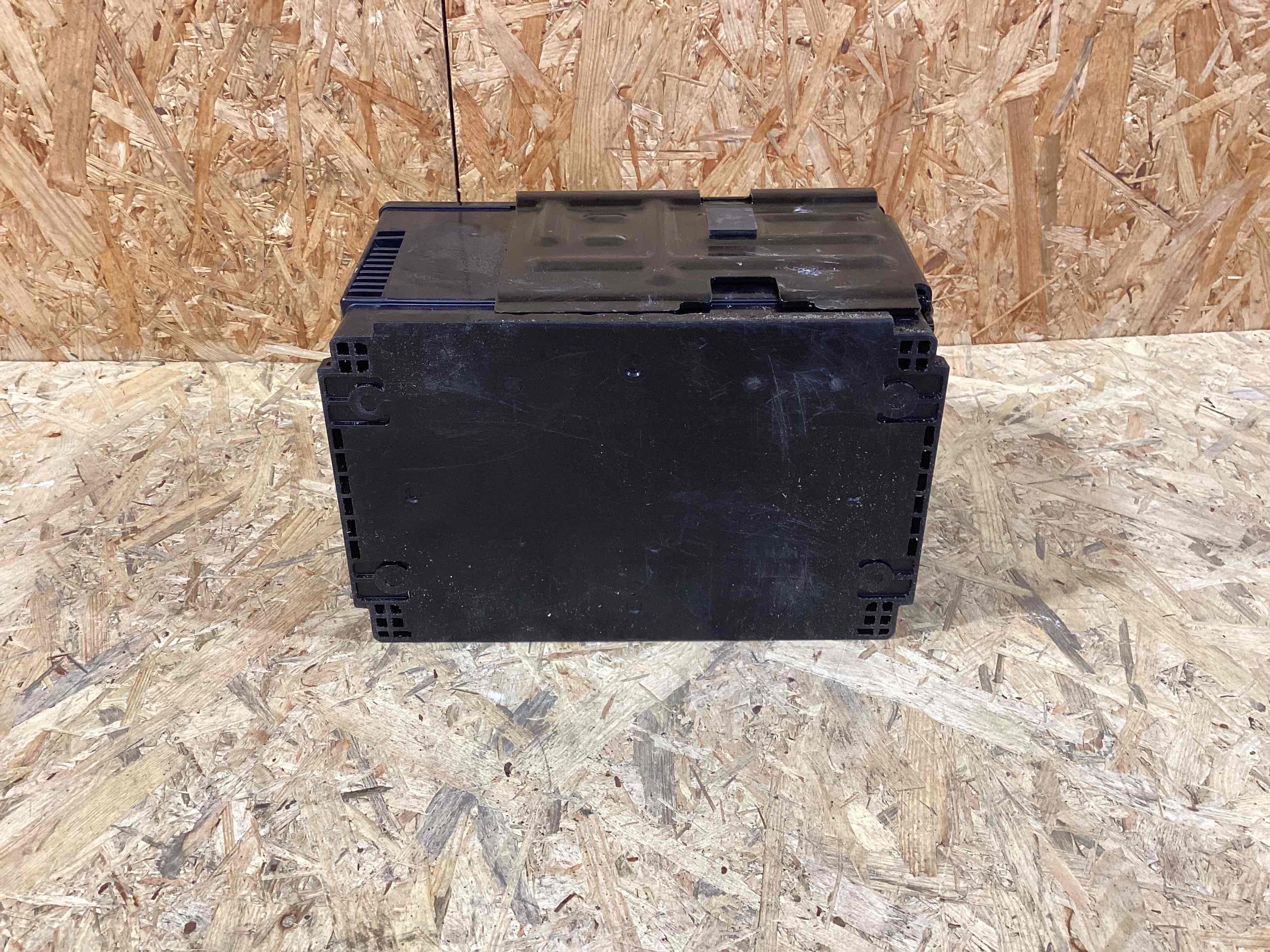 Аккумуляторная батарея, конвертор, проводка, крепление и др. Porsche Cayenne 160426-119