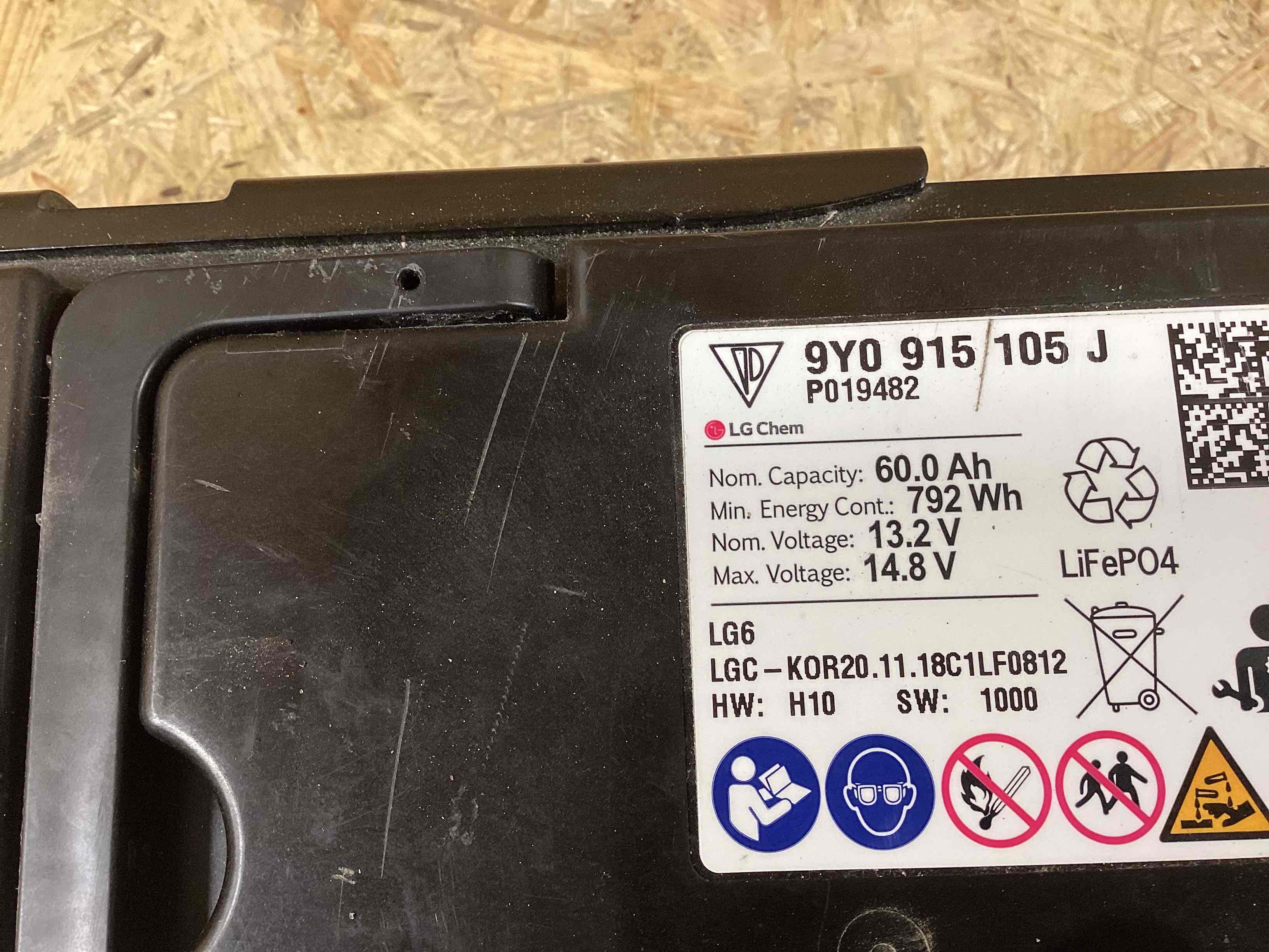 Аккумуляторная батарея, конвертор, проводка, крепление и др. Porsche Cayenne 160426-119