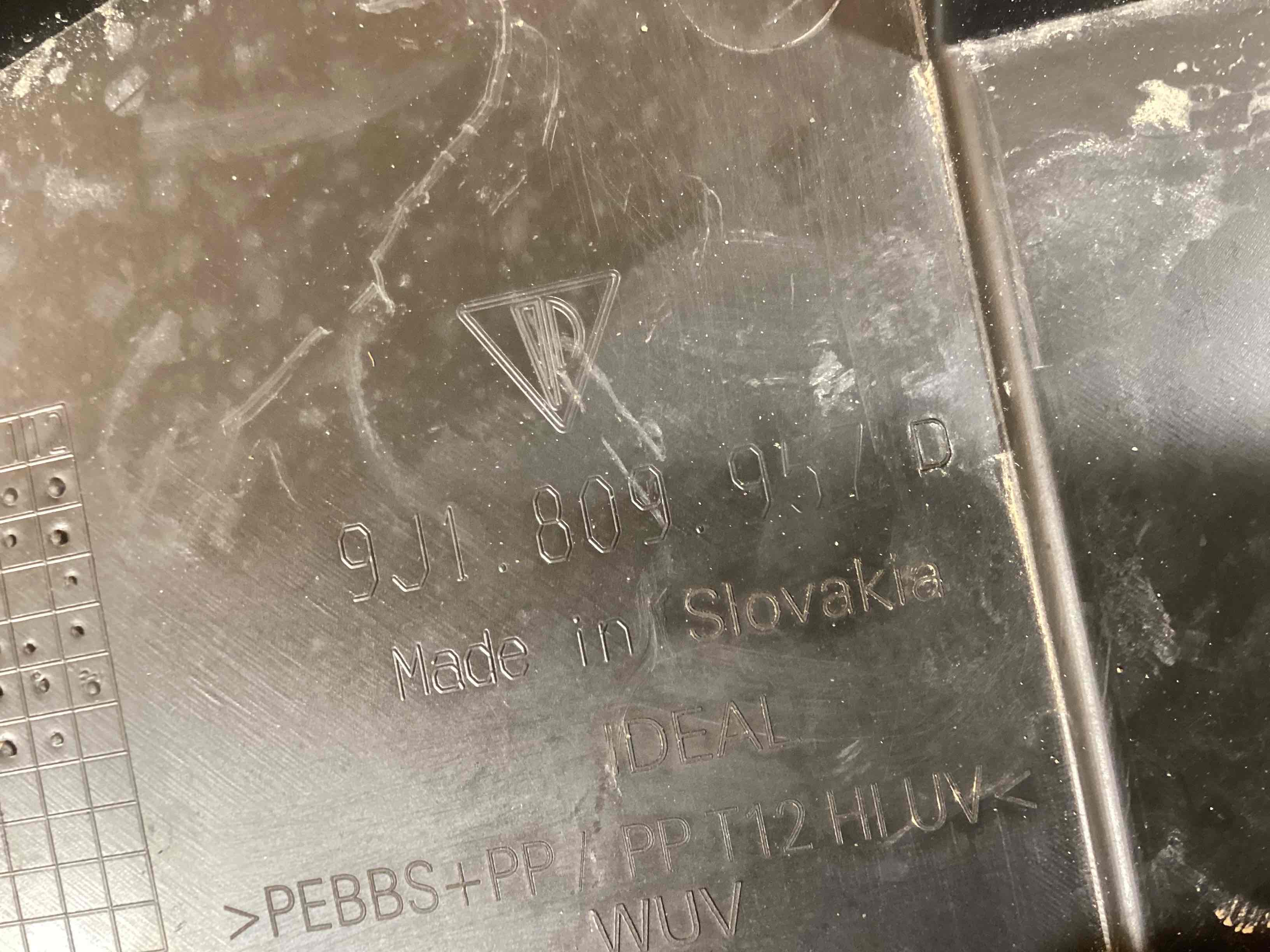 Защита арок передняя левая (подкрылок) Porsche Taycan 160426-126