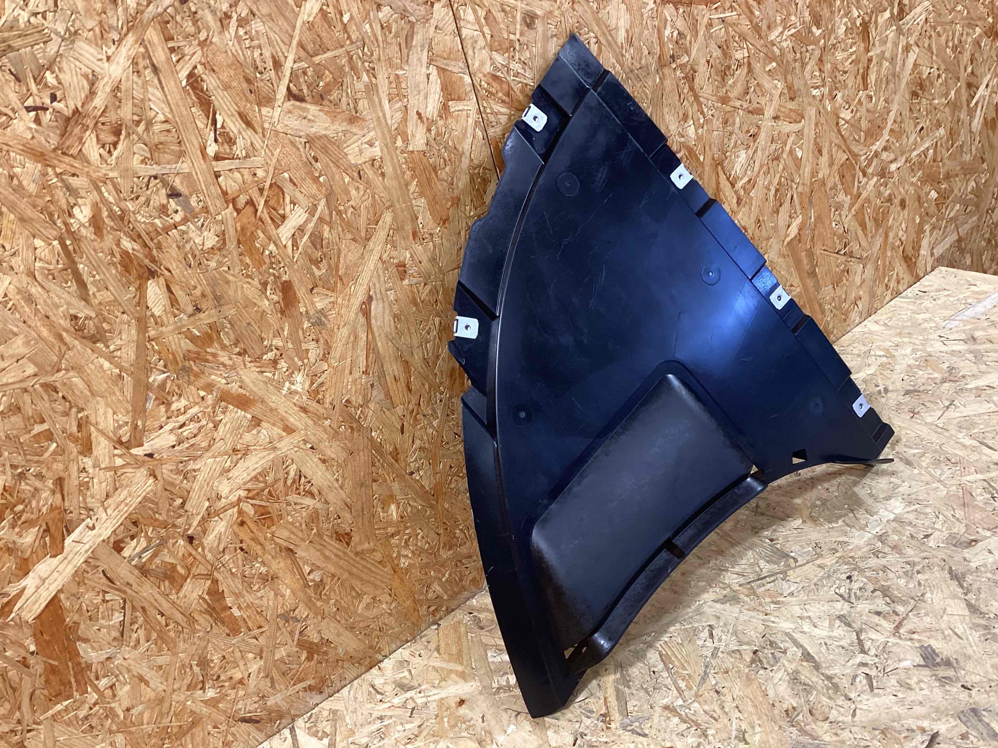 Защита арок передняя правая (подкрылок) Porsche Taycan 160426-127