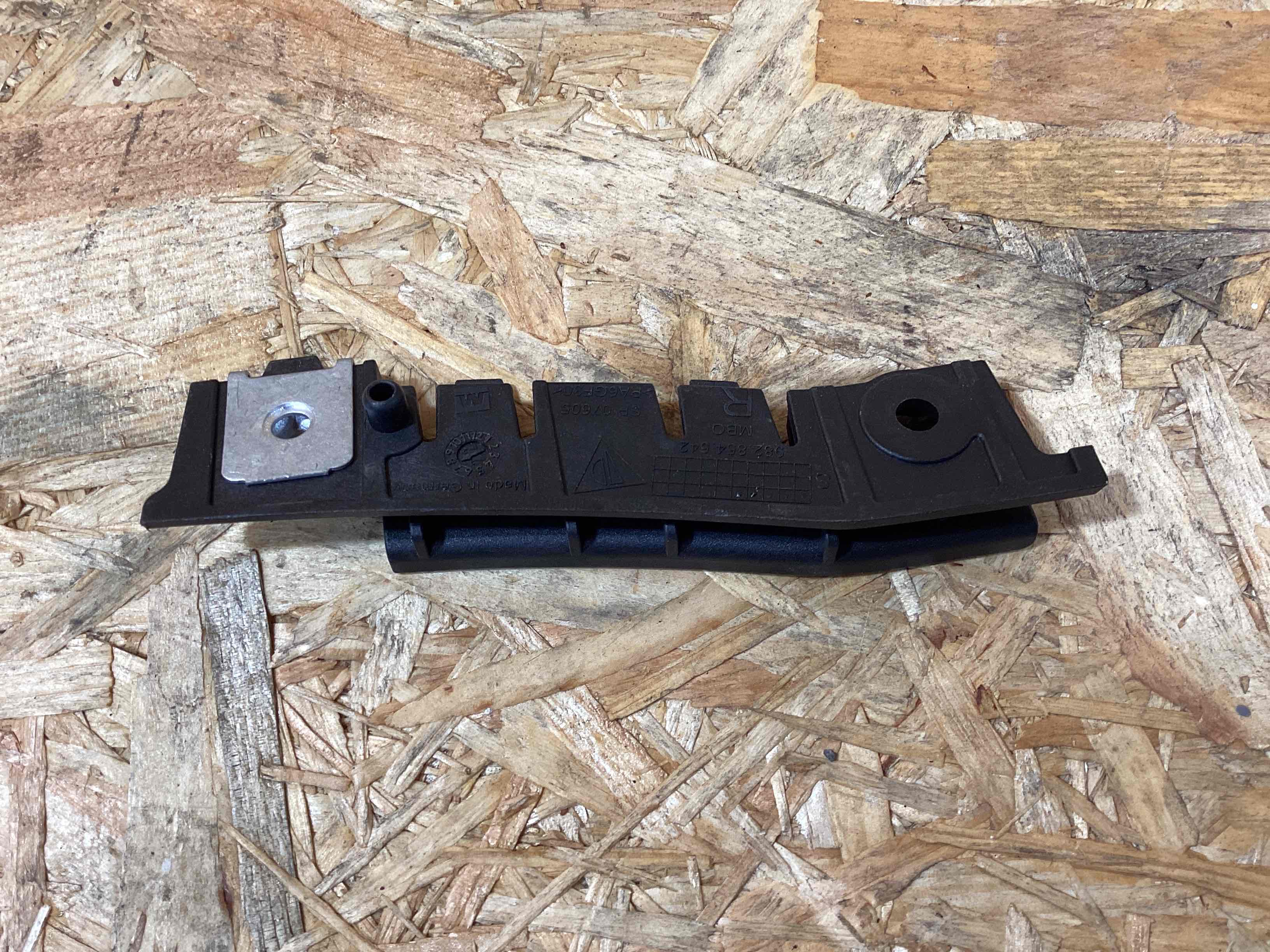 Крепление, кронштейн Porsche Boxter 718 160525-108