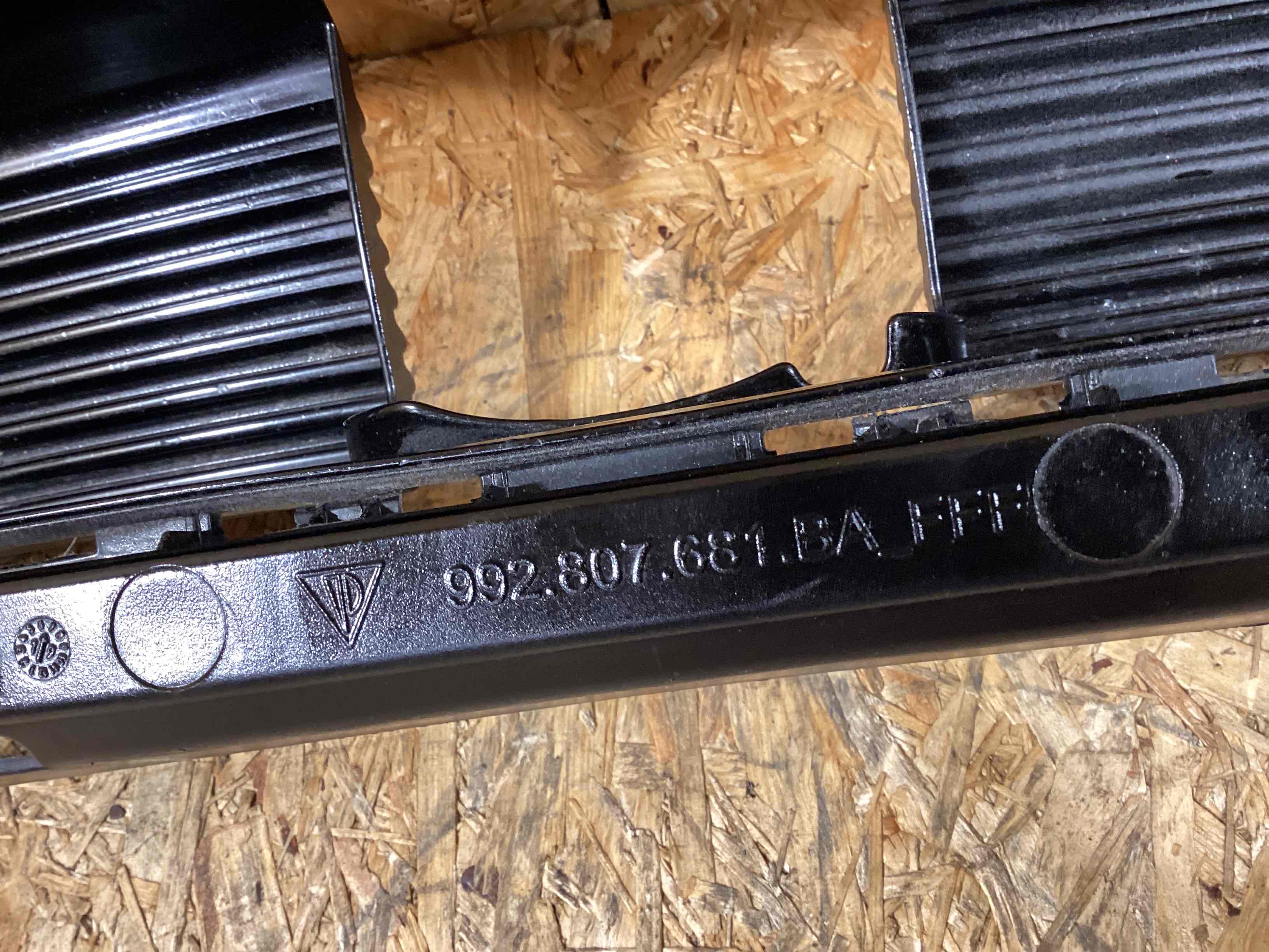 Заглушка, вставка (решетка) в бампер Porsche 911 161025-111