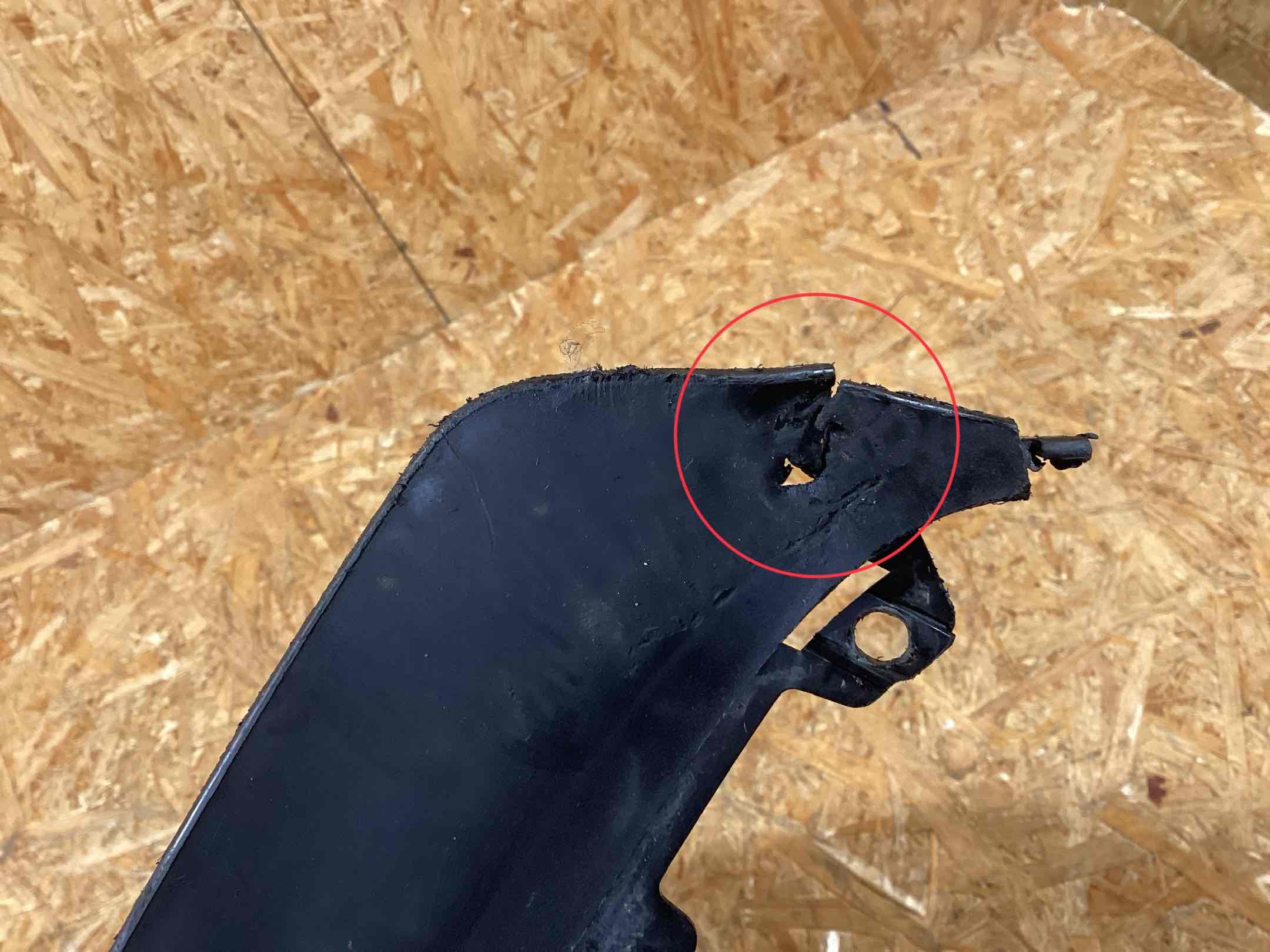 Защита арок передняя левая (подкрылок) Porsche Macan 161225-106