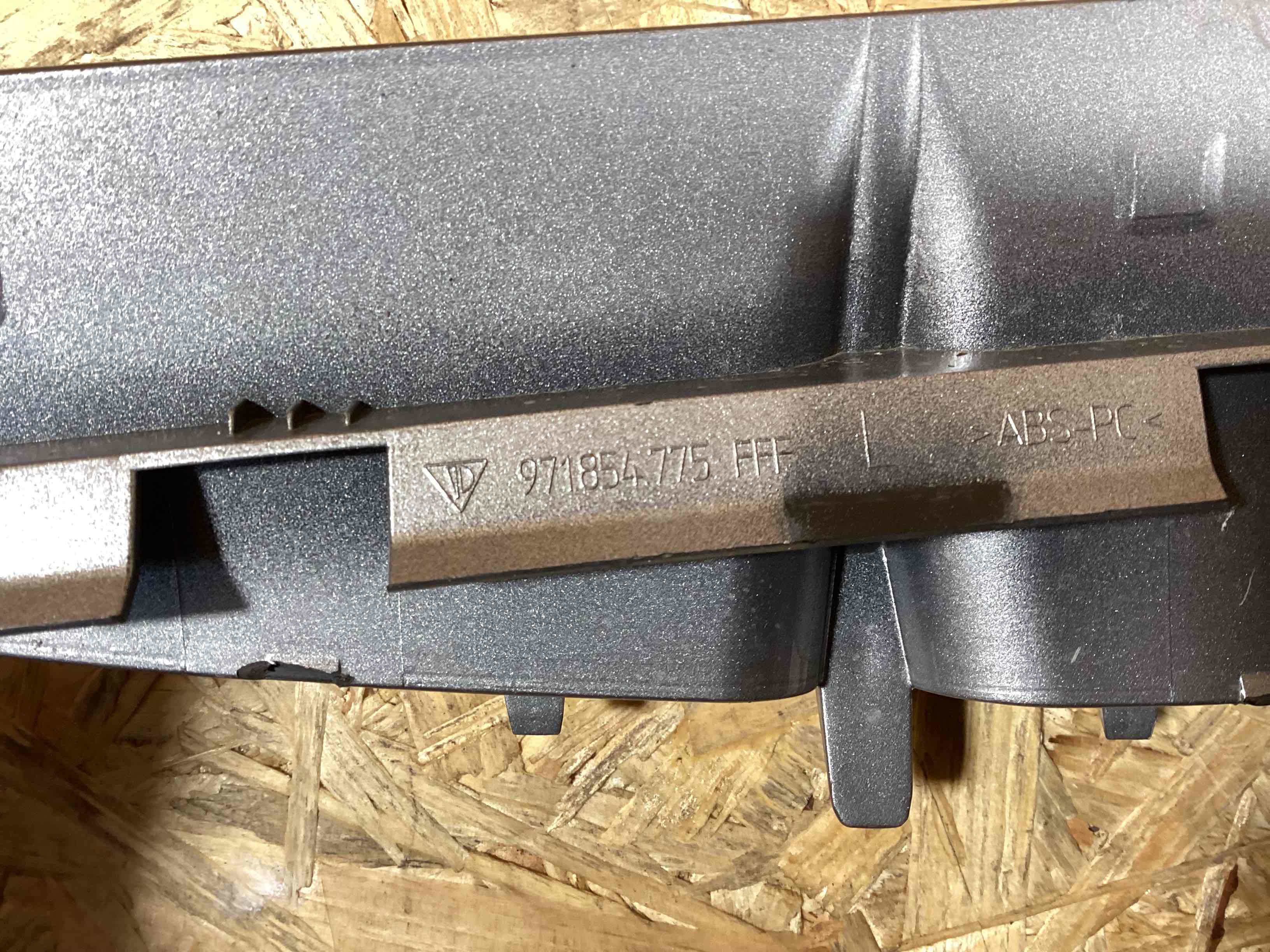 Молдинг крыла, решетки и жабры крыла Porsche Panamera 170225-107