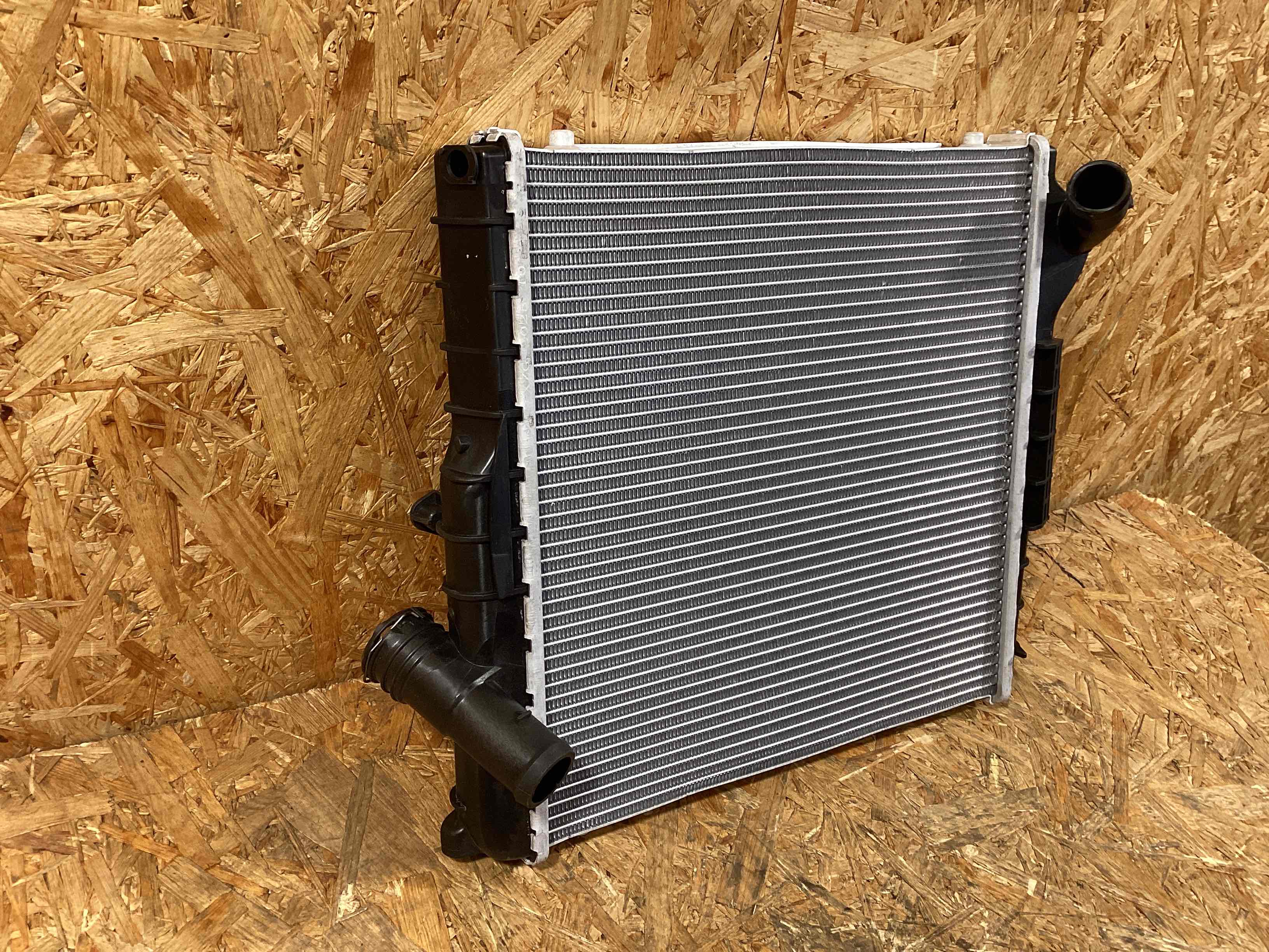 Радиатор (основной) Porsche 911 170226-124