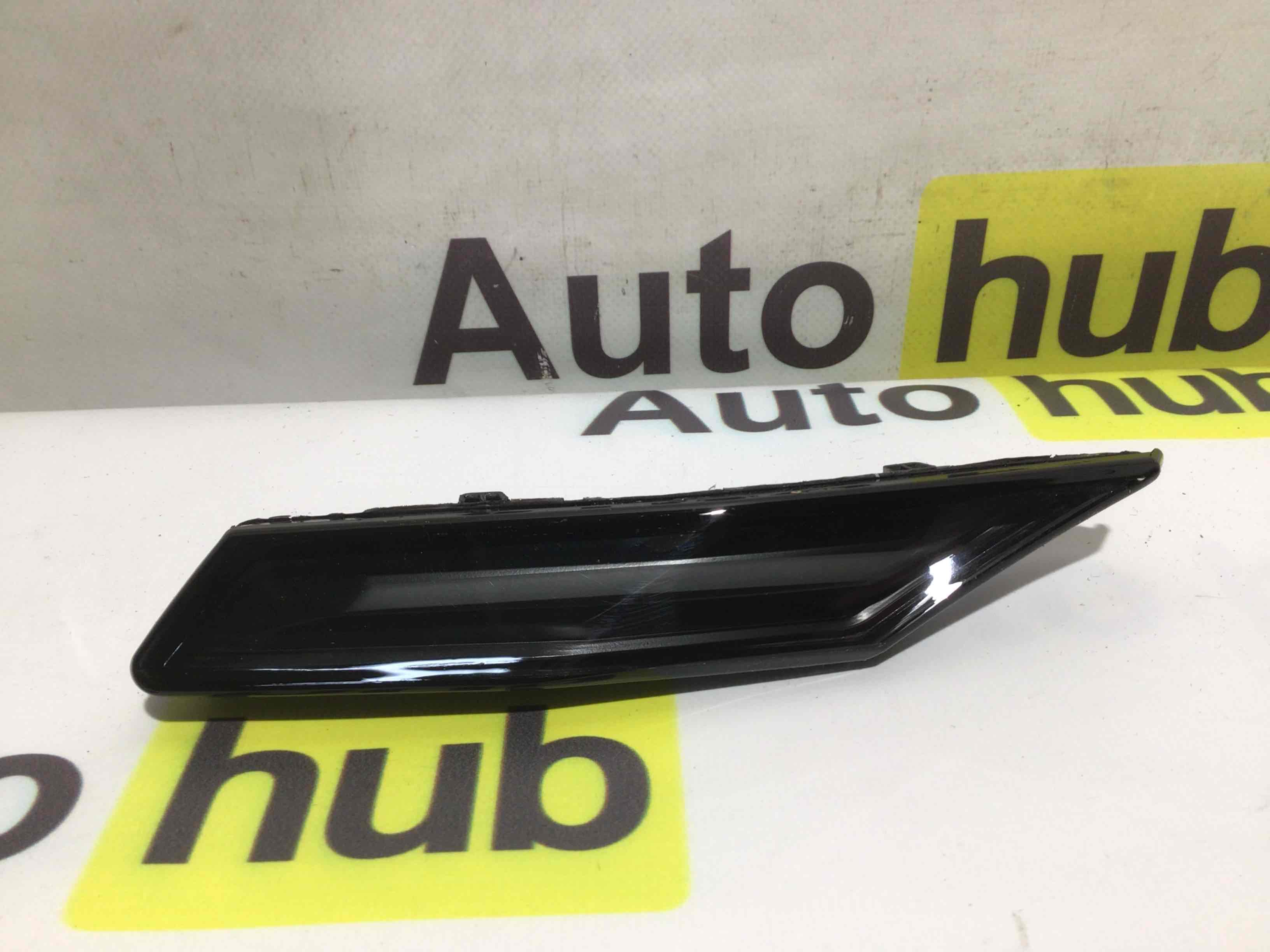 Фонарь (указатель/повторитель поворота, поворотник) Porsche Taycan 170326-019